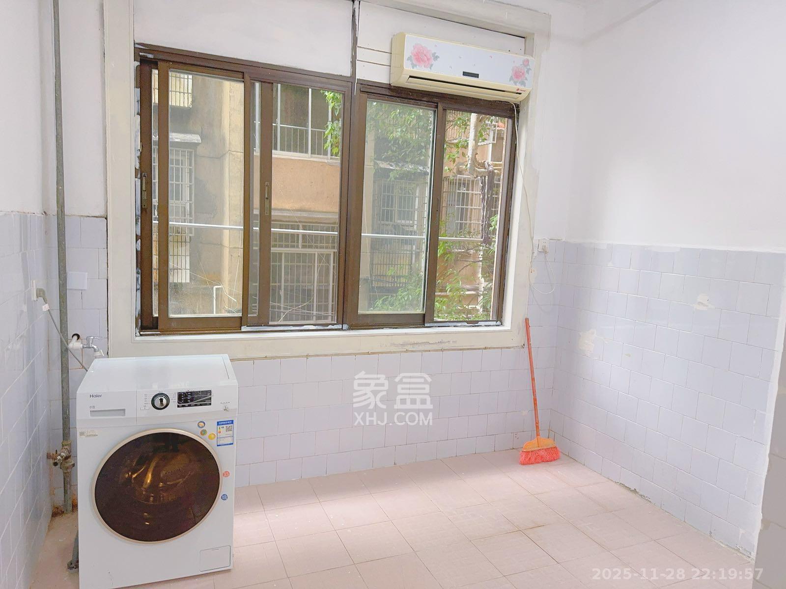 湘农桥社区  1室2厅1卫    2900.0元/月室内图