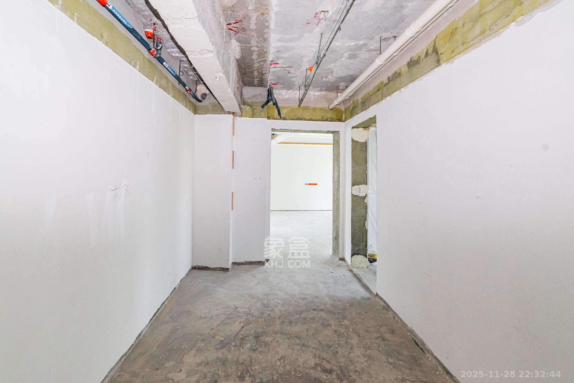 北辰定江洋  4室2厅2卫    648.0万卧室