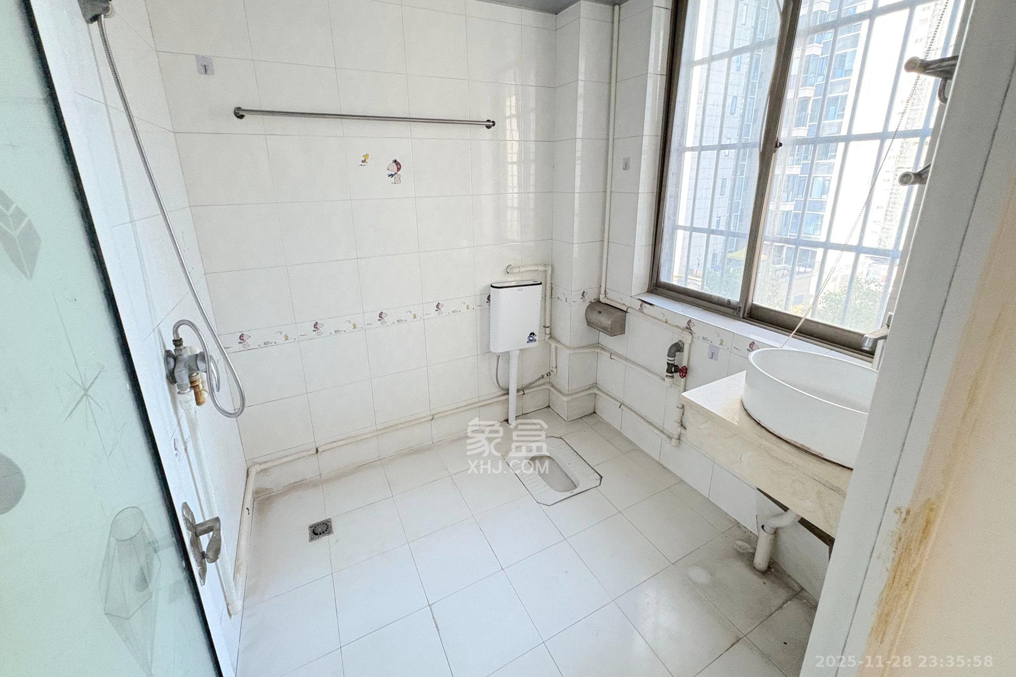 东南明苑  3室0厅0卫    128.0万卫生间