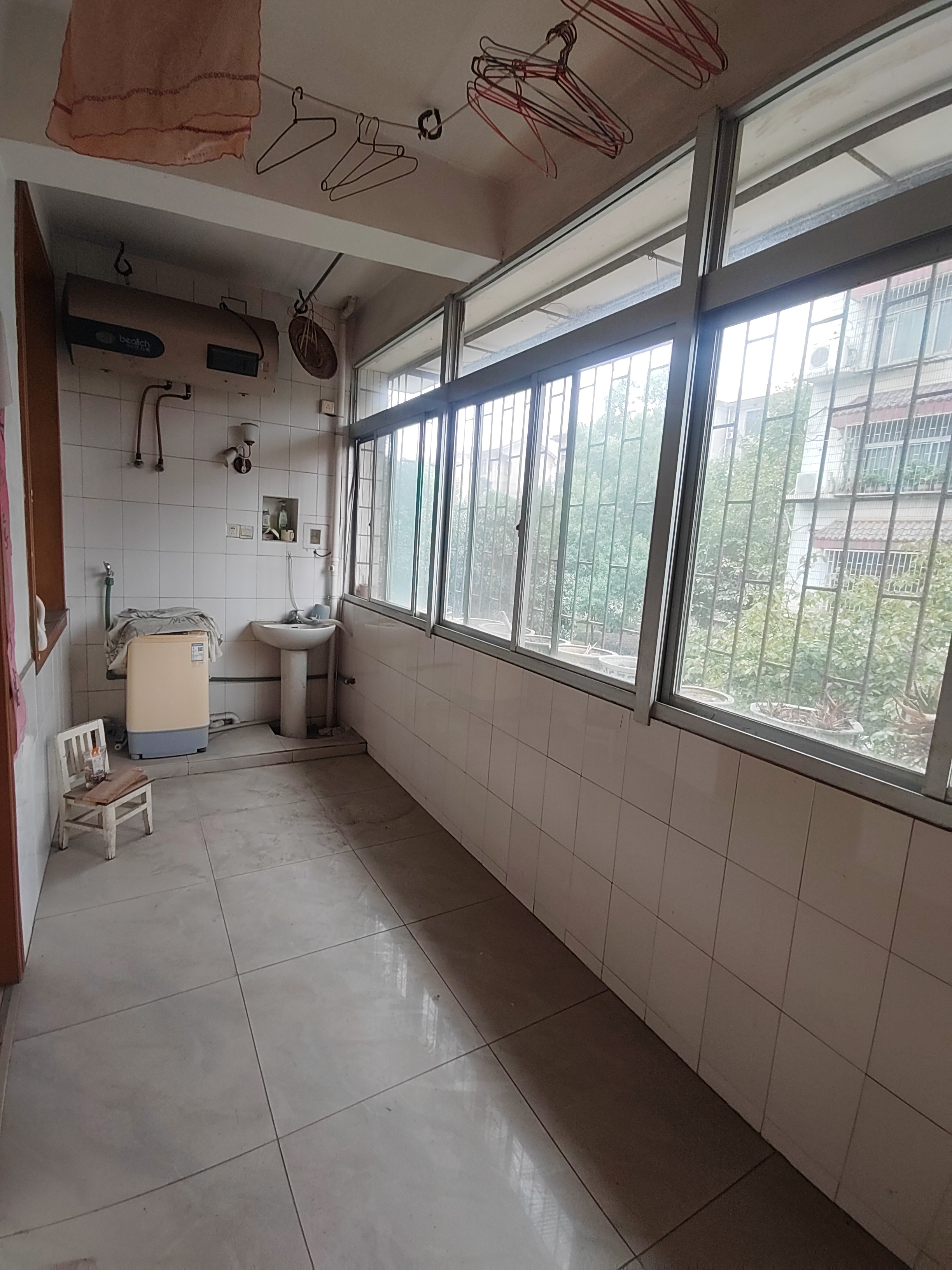 市人大政协机关大院住宅区(老市委) 2室1厅1卫 650.0元/月 市人大政协机关大院住宅区(老市委) 2室1厅1卫 650.0元/月室内图