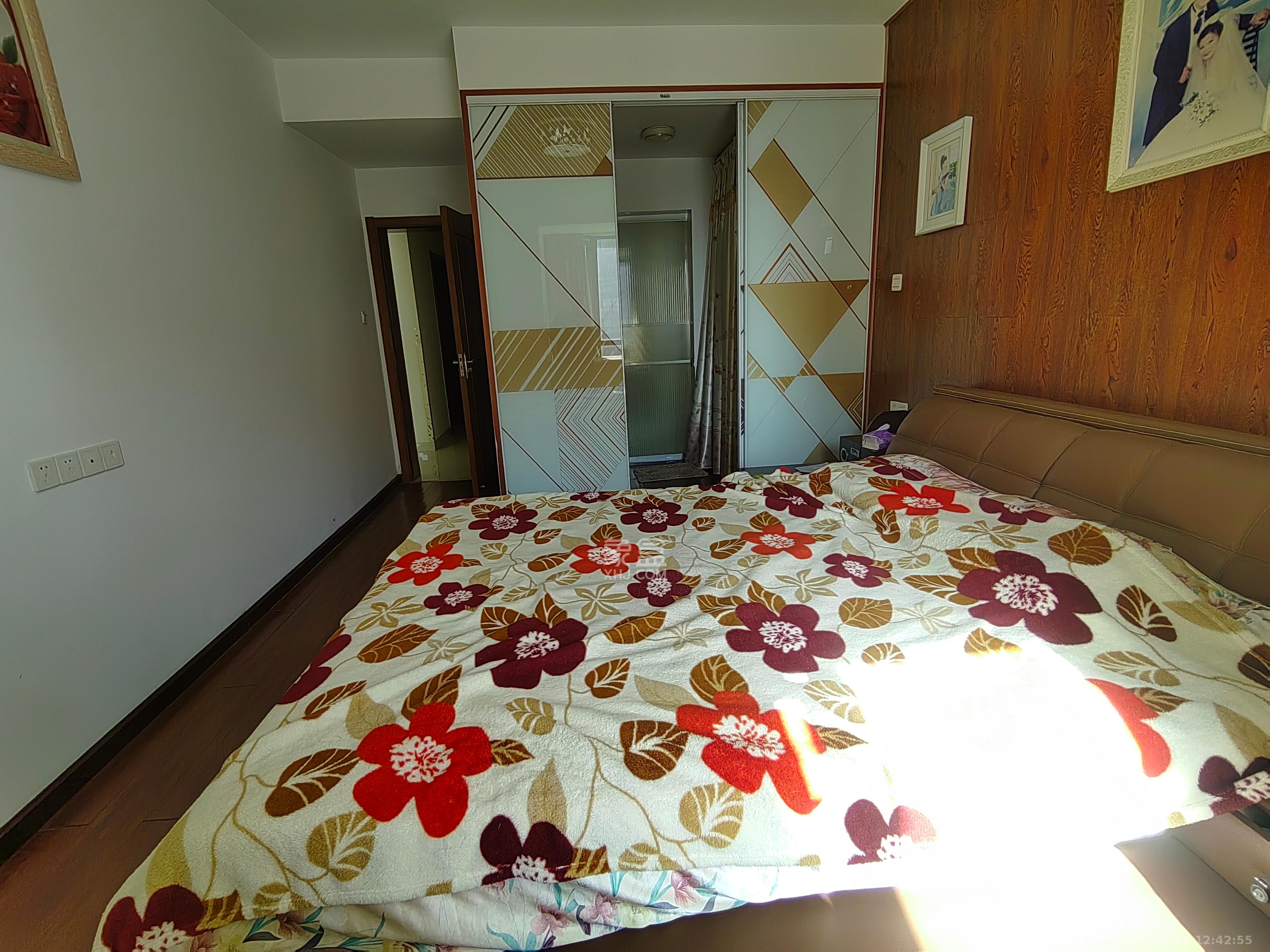 旭辉华庭 3室2厅2卫 2000.0元/月 旭辉华庭 3室2厅2卫 2000.0元/月室内图