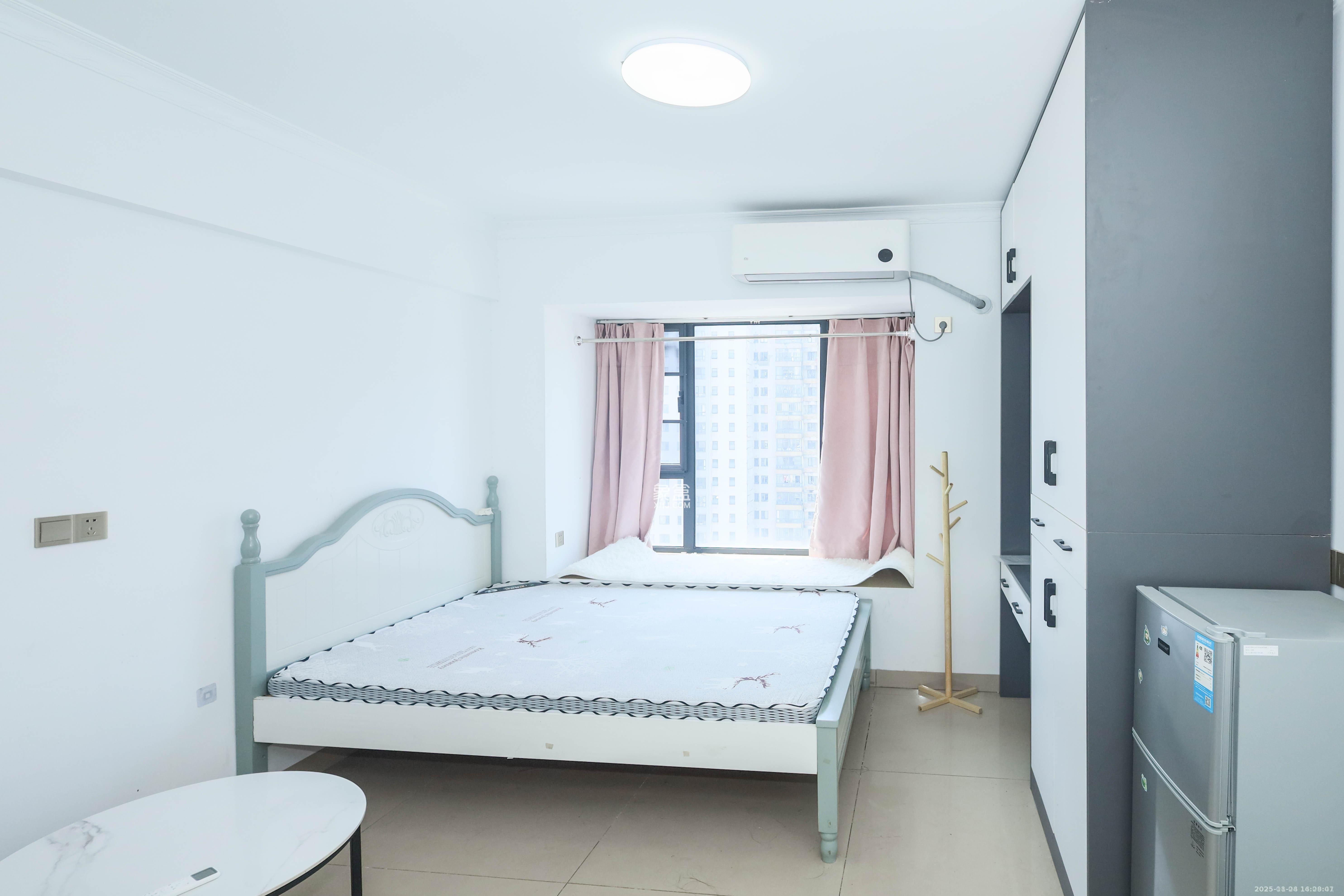 好莱城（弘德西街）  1室1厅1卫    1300.0元/月室内图