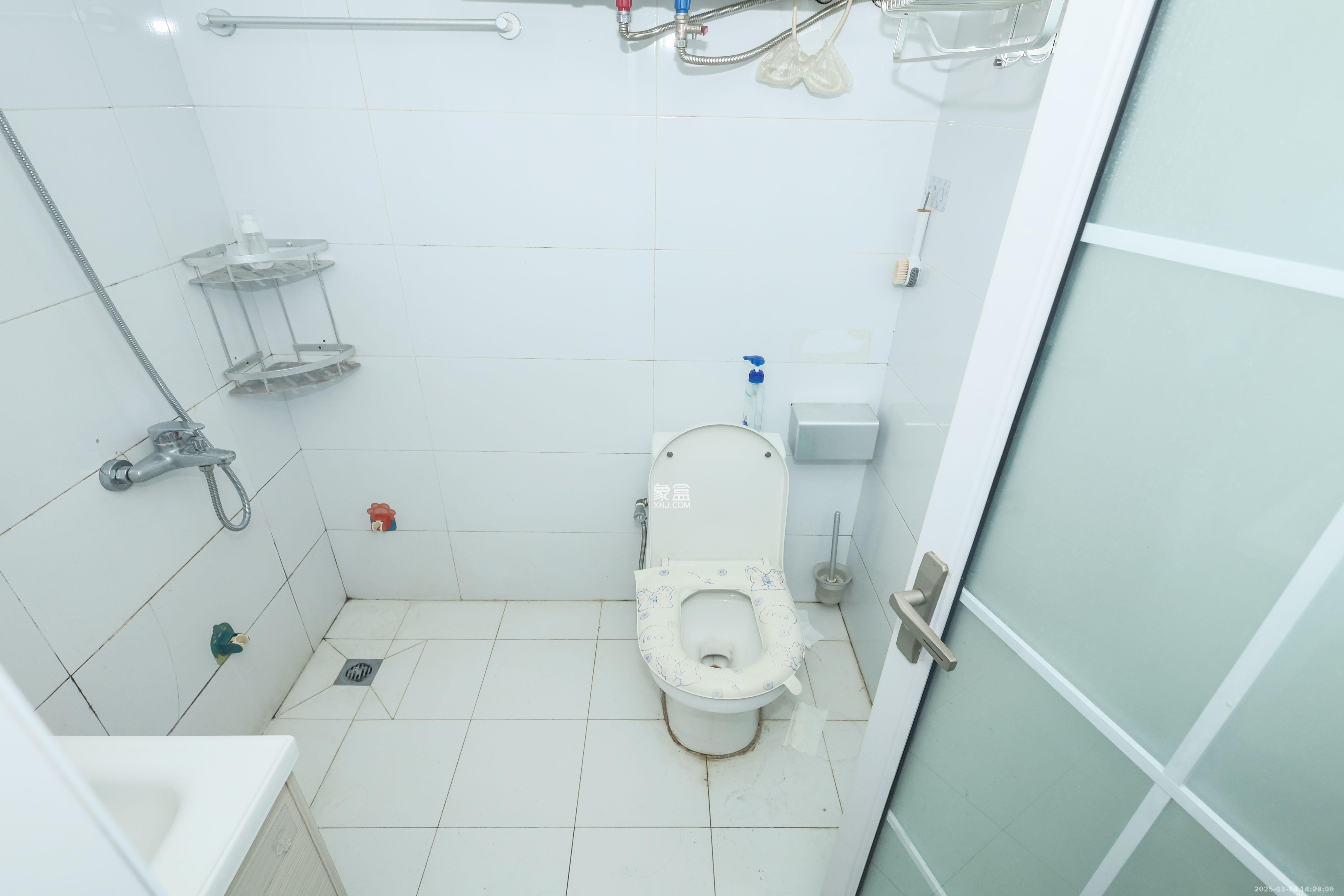 好莱城（弘德西街）  1室1厅1卫    1300.0元/月室内图