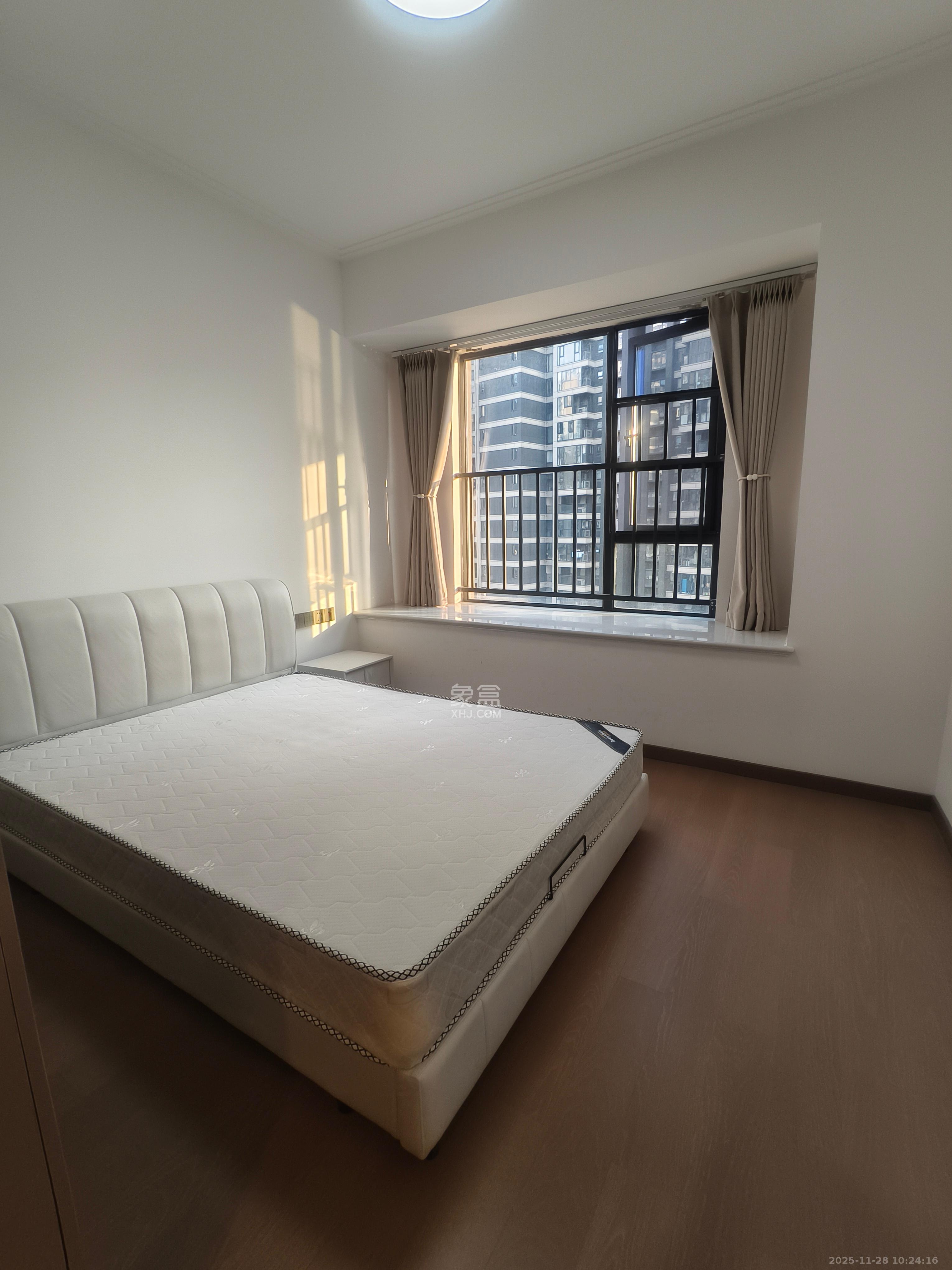 绿地V岛  3室2厅2卫    4000.0元/月室内图