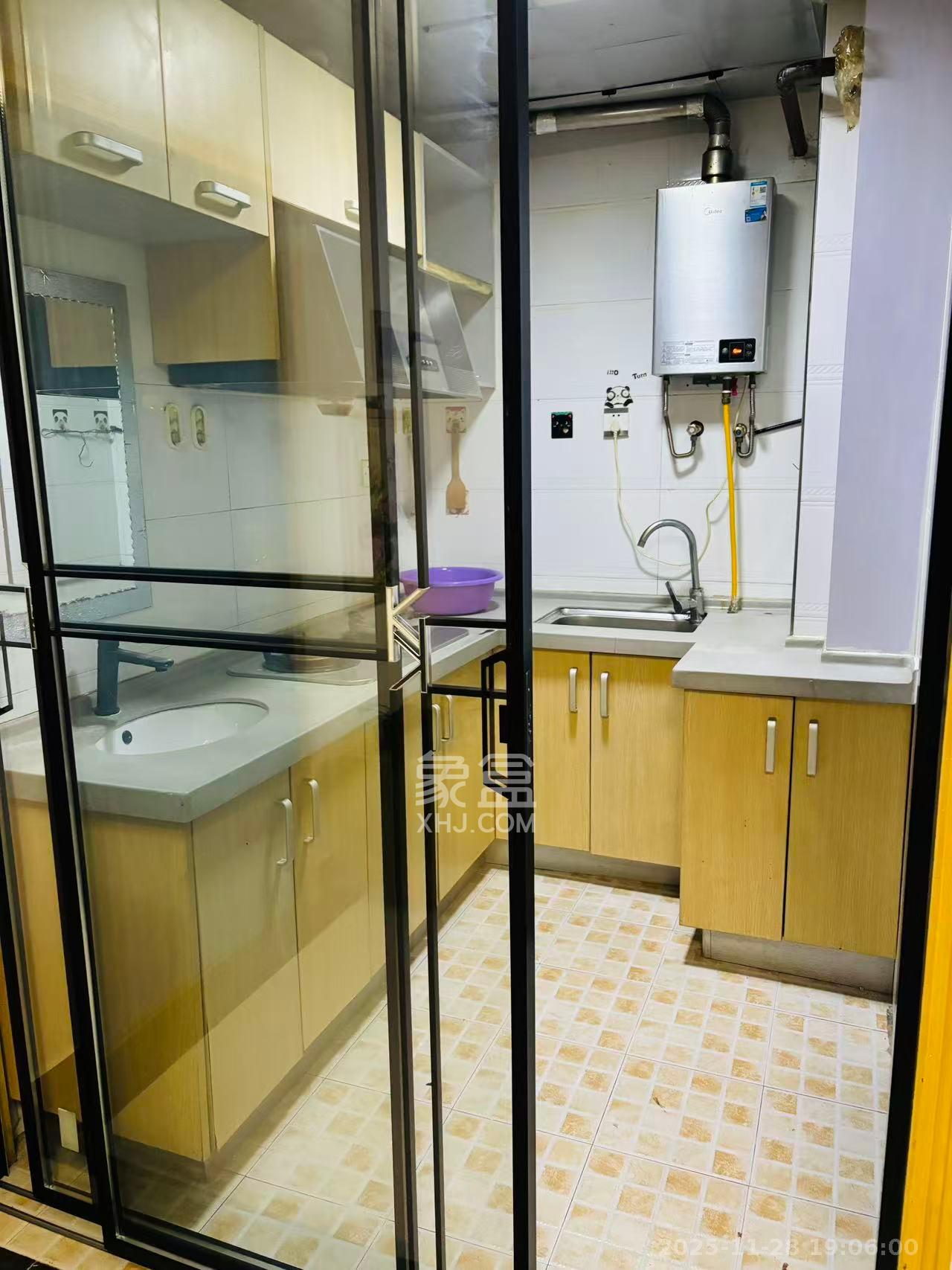 QQ生活馆 1室1厅1卫 1500.0元/月 QQ生活馆 1室1厅1卫 1500.0元/月室内图