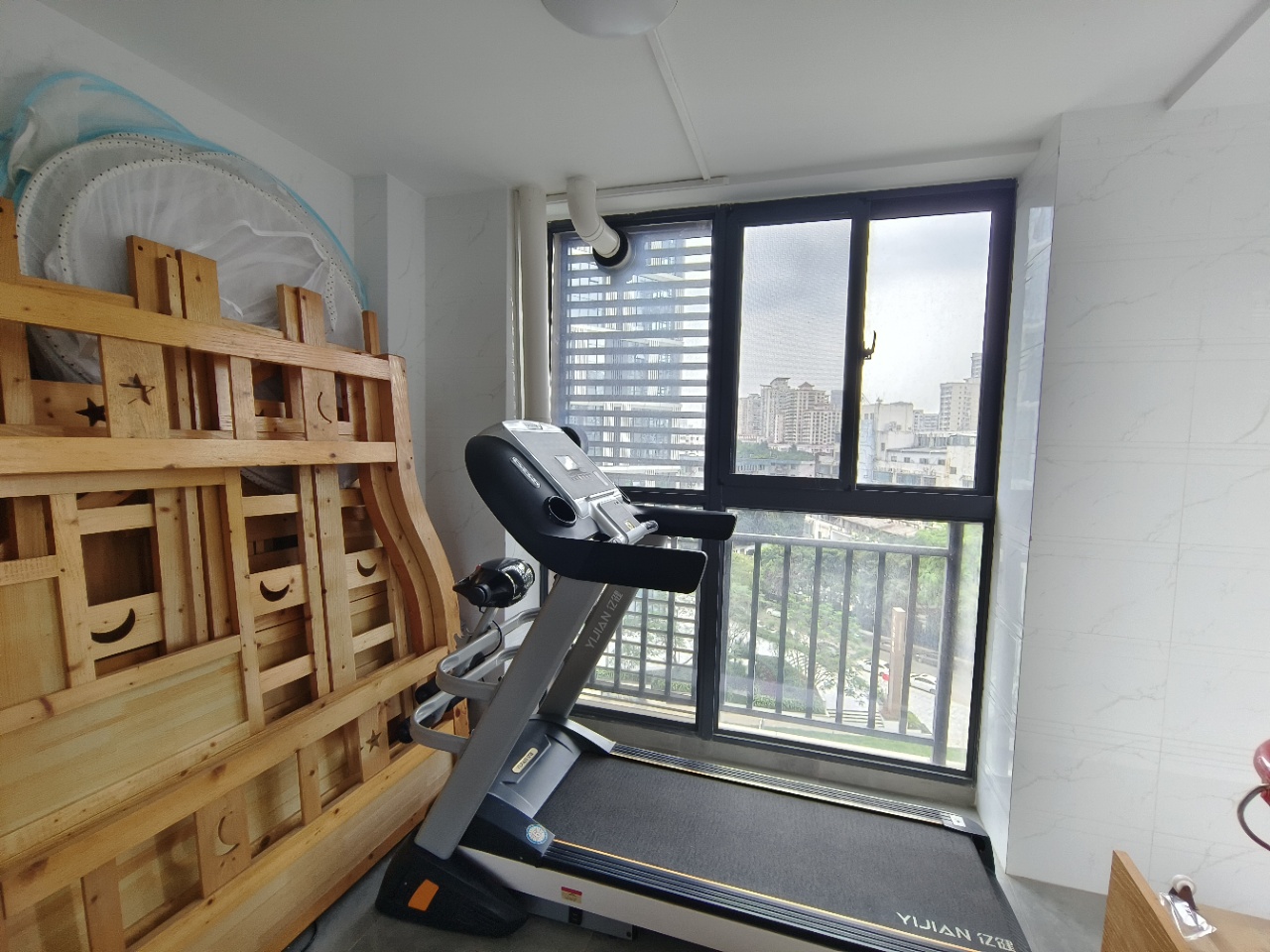 海航豪庭南苑  3室2厅2卫    268.0万客厅