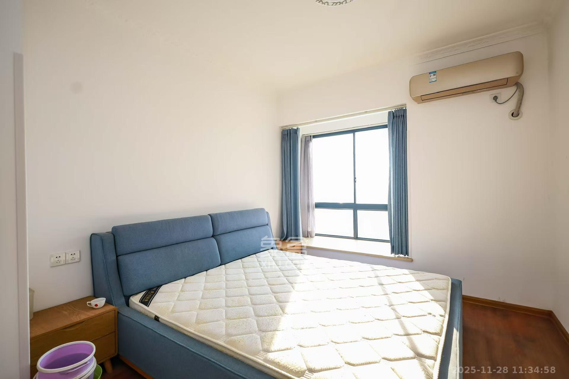 天麓尚层  3室2厅2卫    2200.0元/月小区图