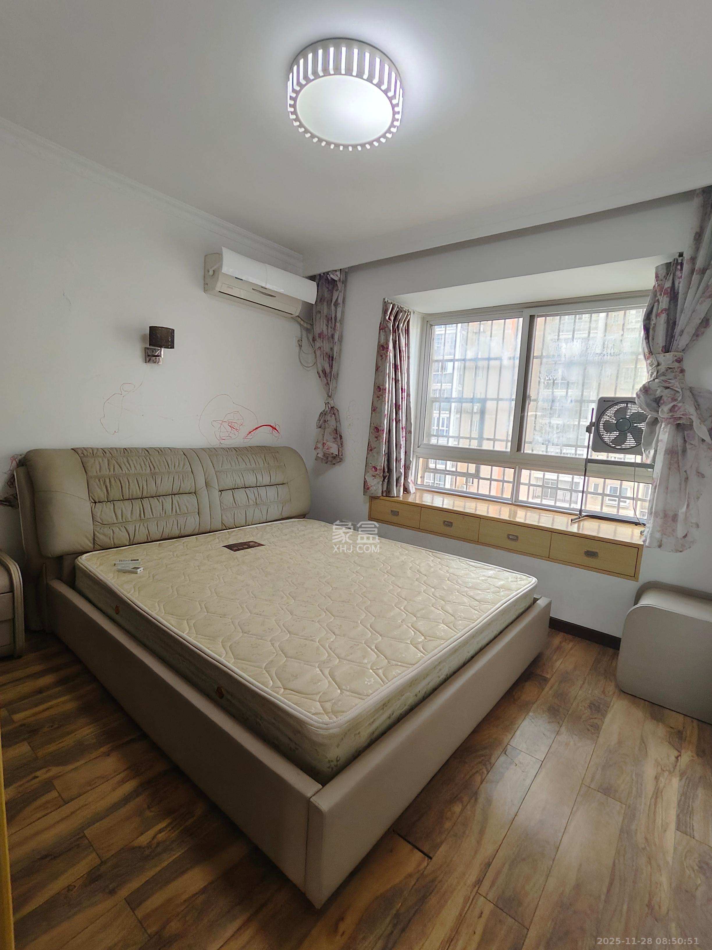 圣力华苑  3室2厅2卫    1800.0元/月室内图