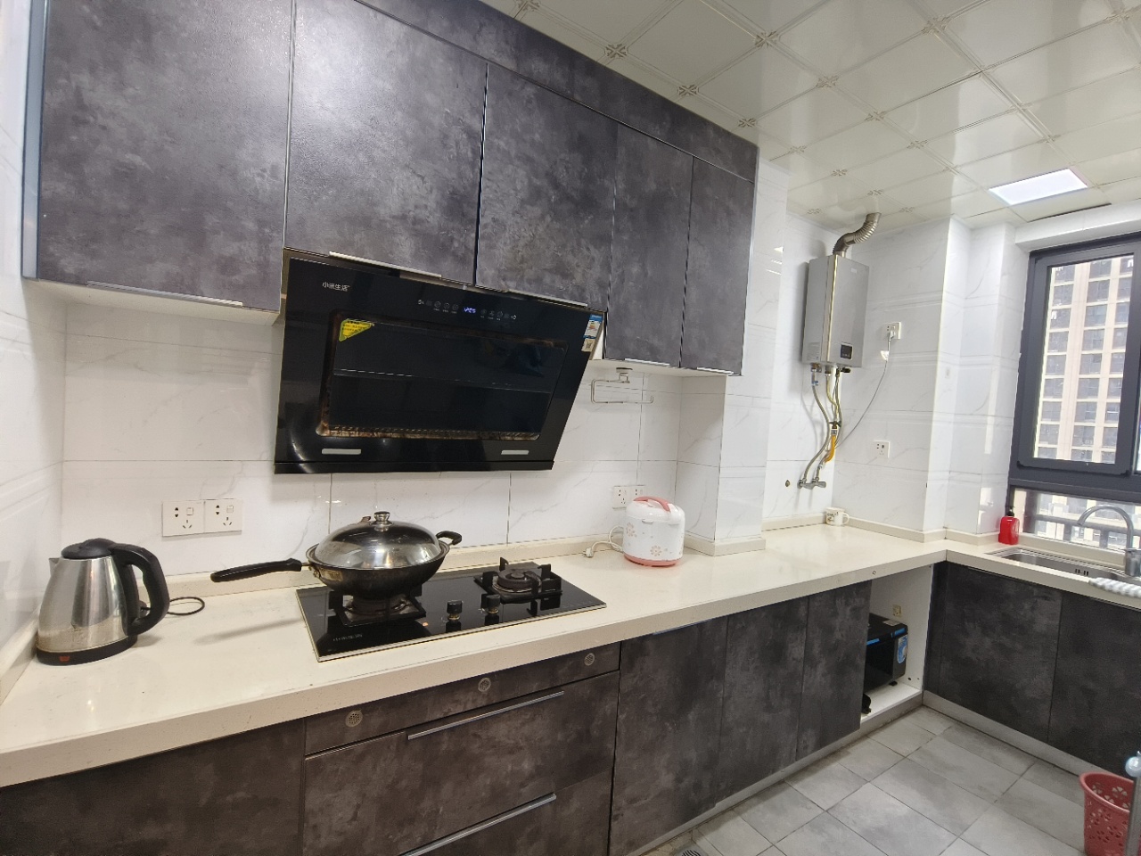 海航豪庭南苑  3室2厅2卫    268.0万客厅