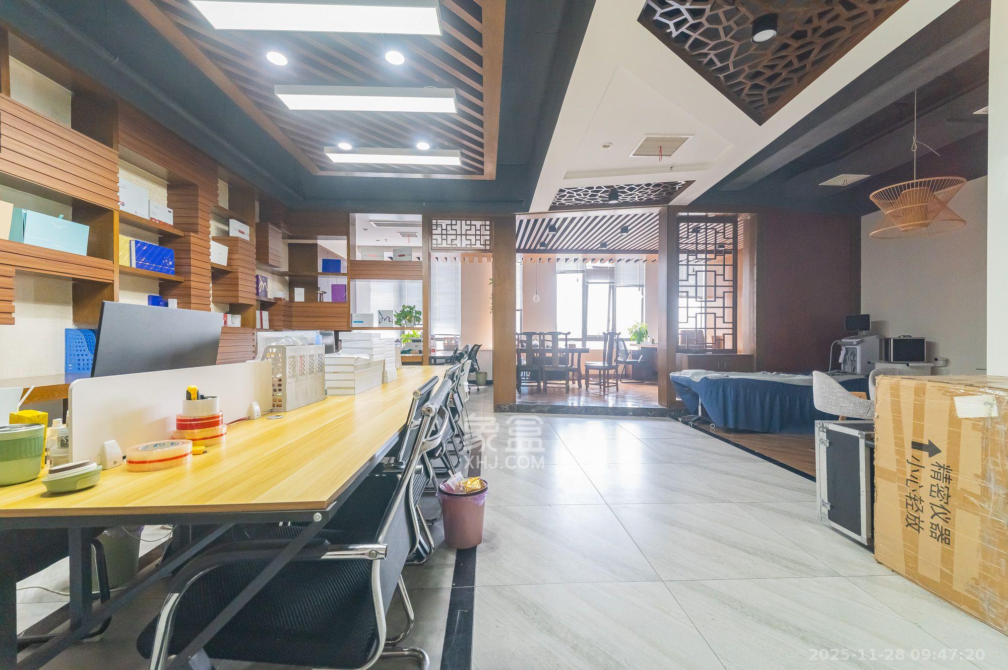 华润置地广场一期   131.0㎡      5300.0元/月室内图