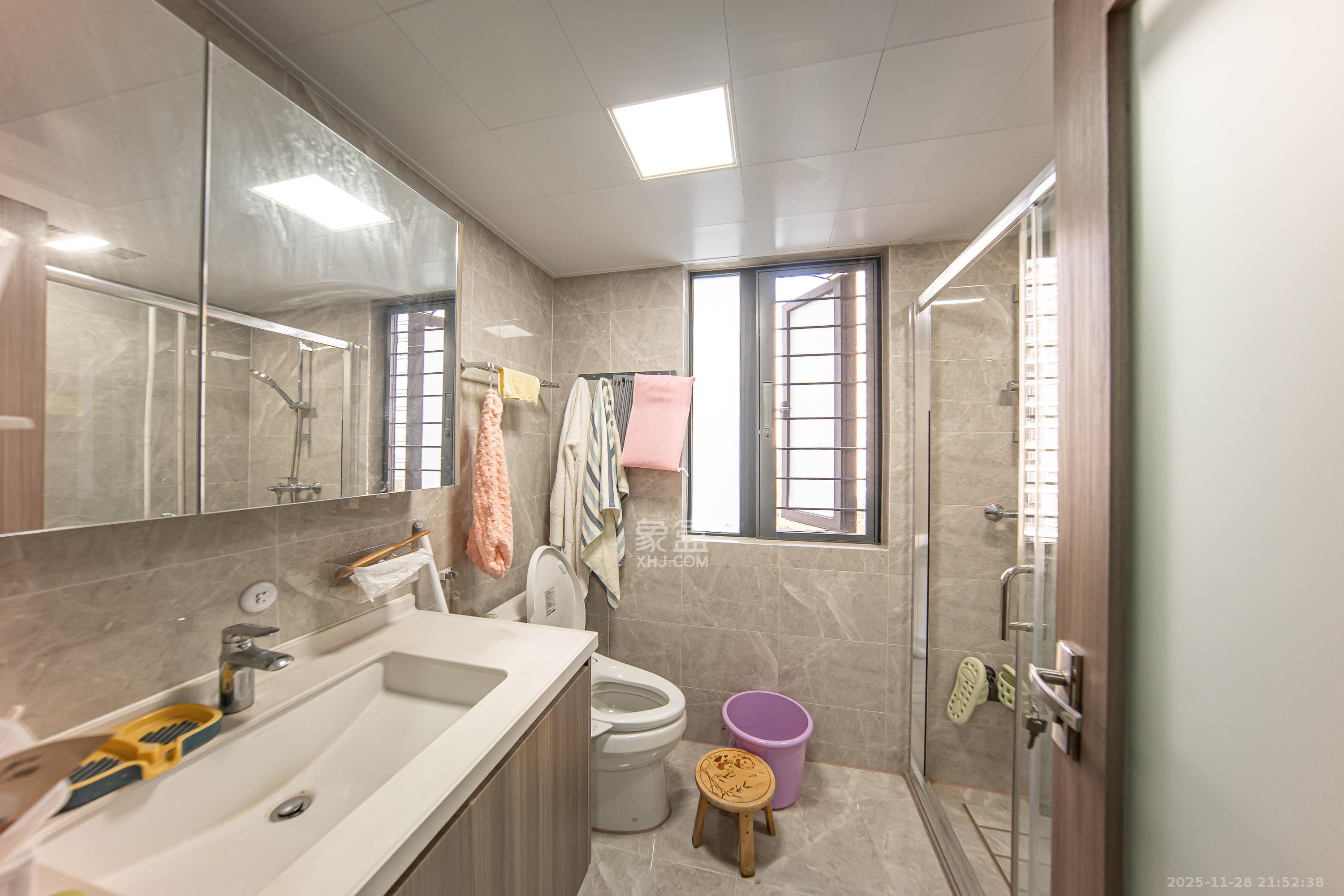 中海阅麓山一期  4室2厅2卫    228.0万卫生间