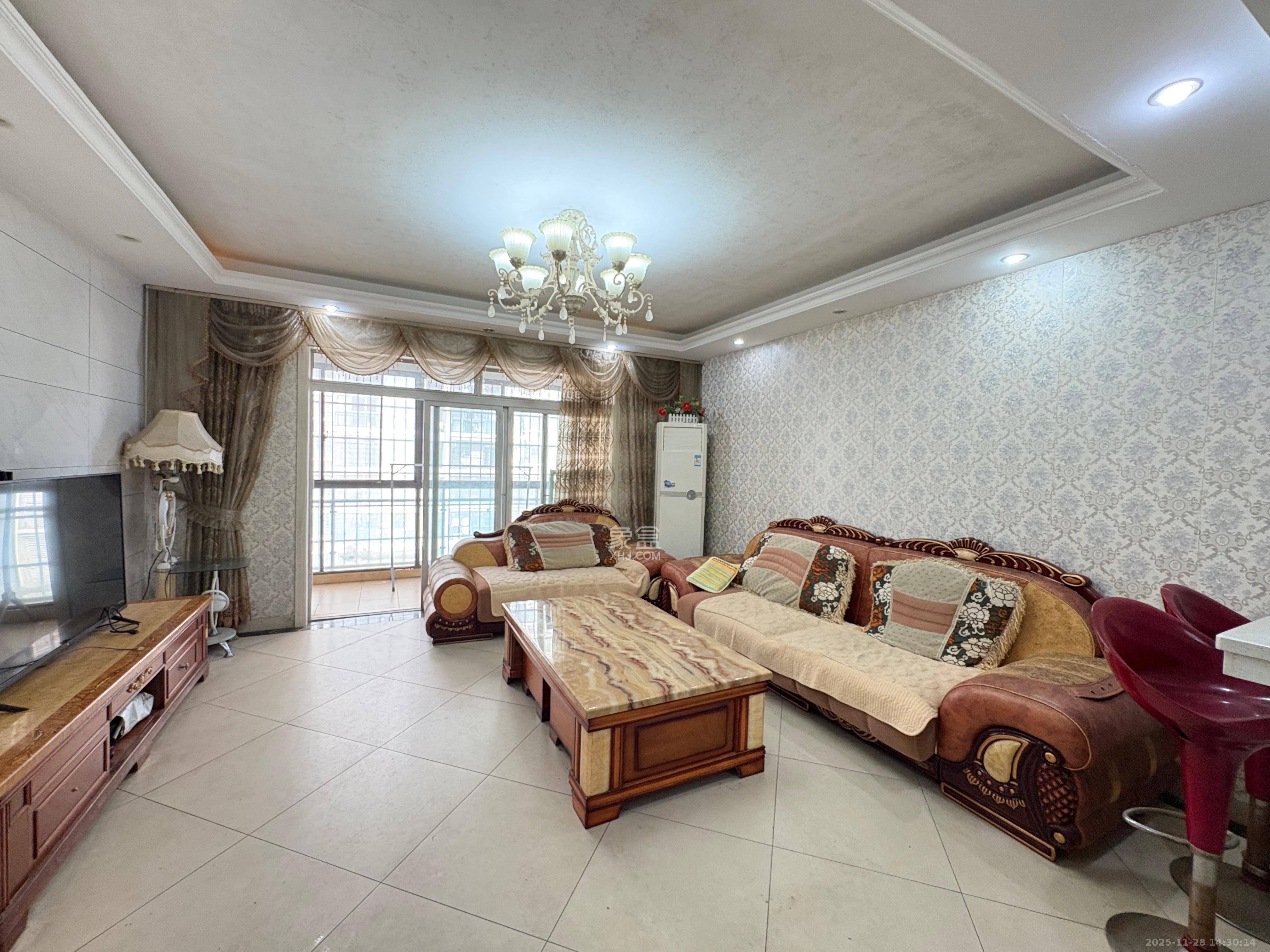 尚都花园城  4室2厅2卫    2600.0元/月室内图1