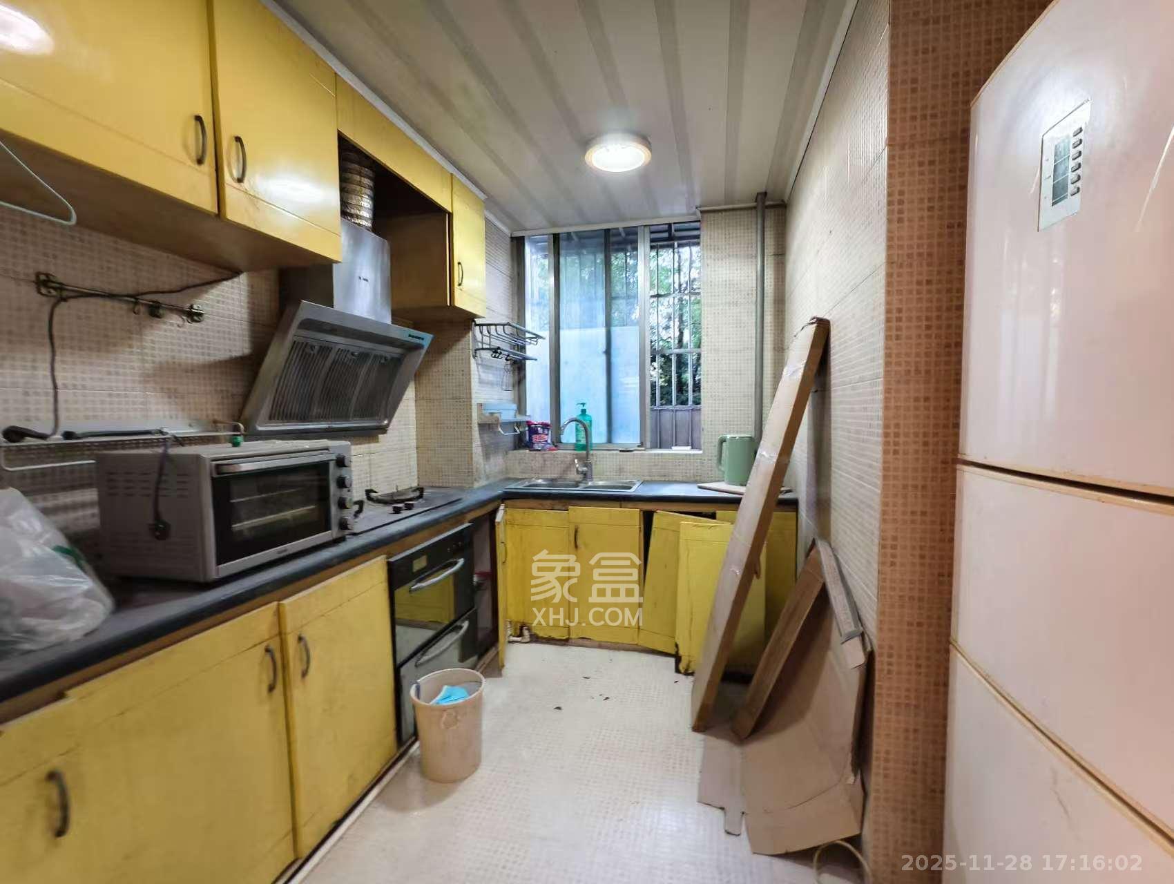 新世纪家园  3室2厅2卫    2500.0元/月室内图