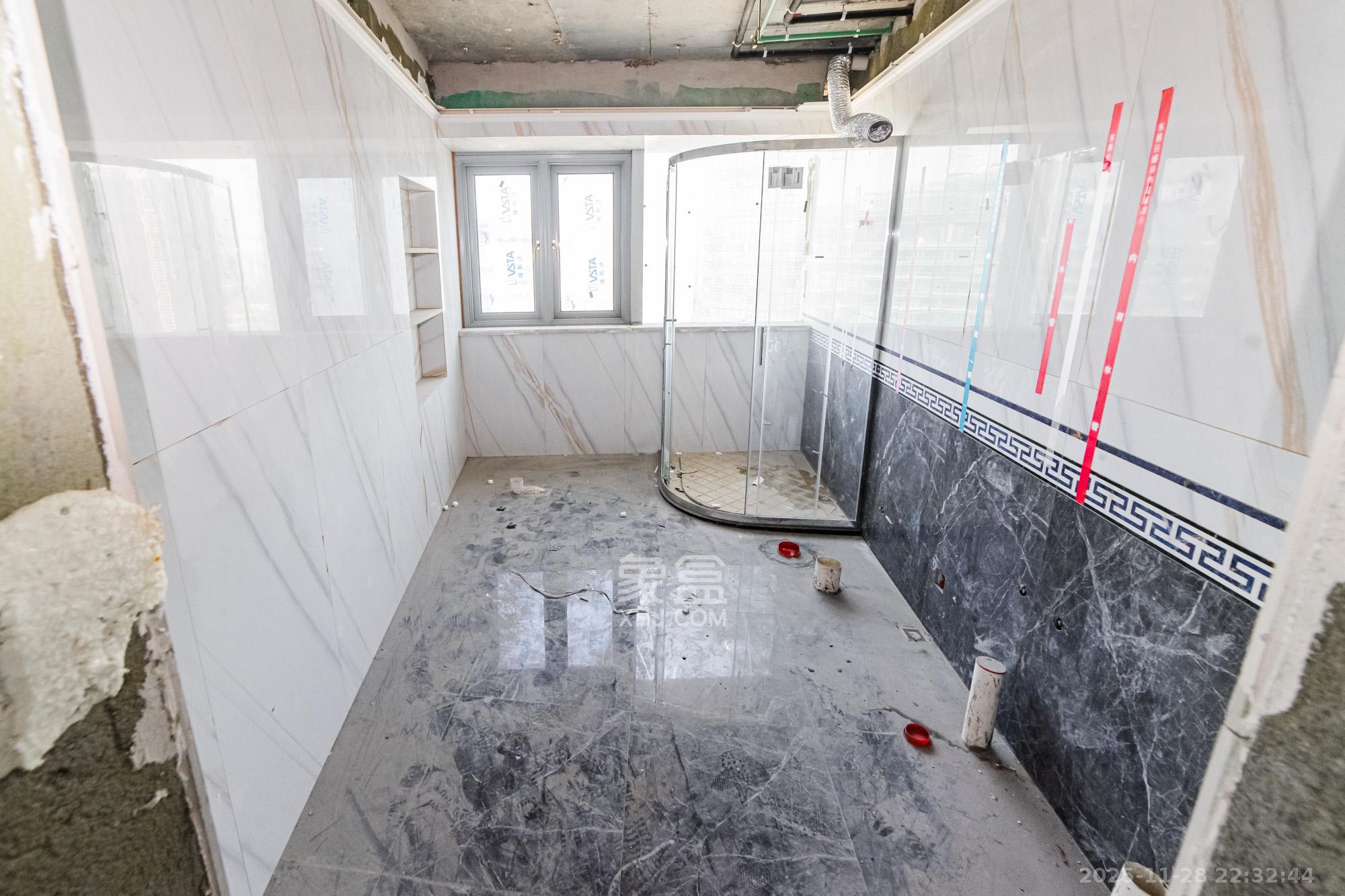 北辰定江洋  4室2厅2卫    648.0万卫生间