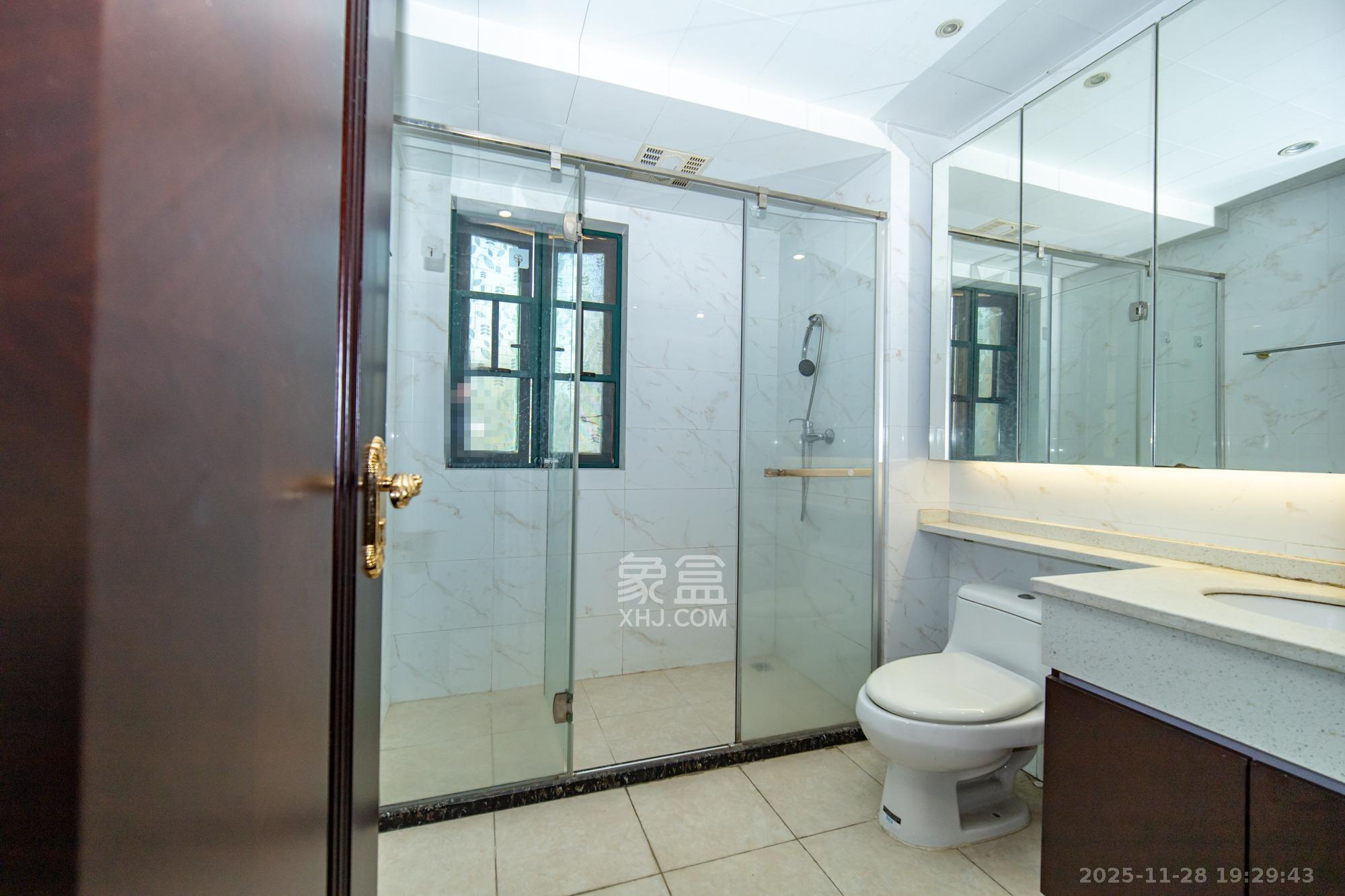 恒大雅苑  3室2厅2卫    110.0万卫生间