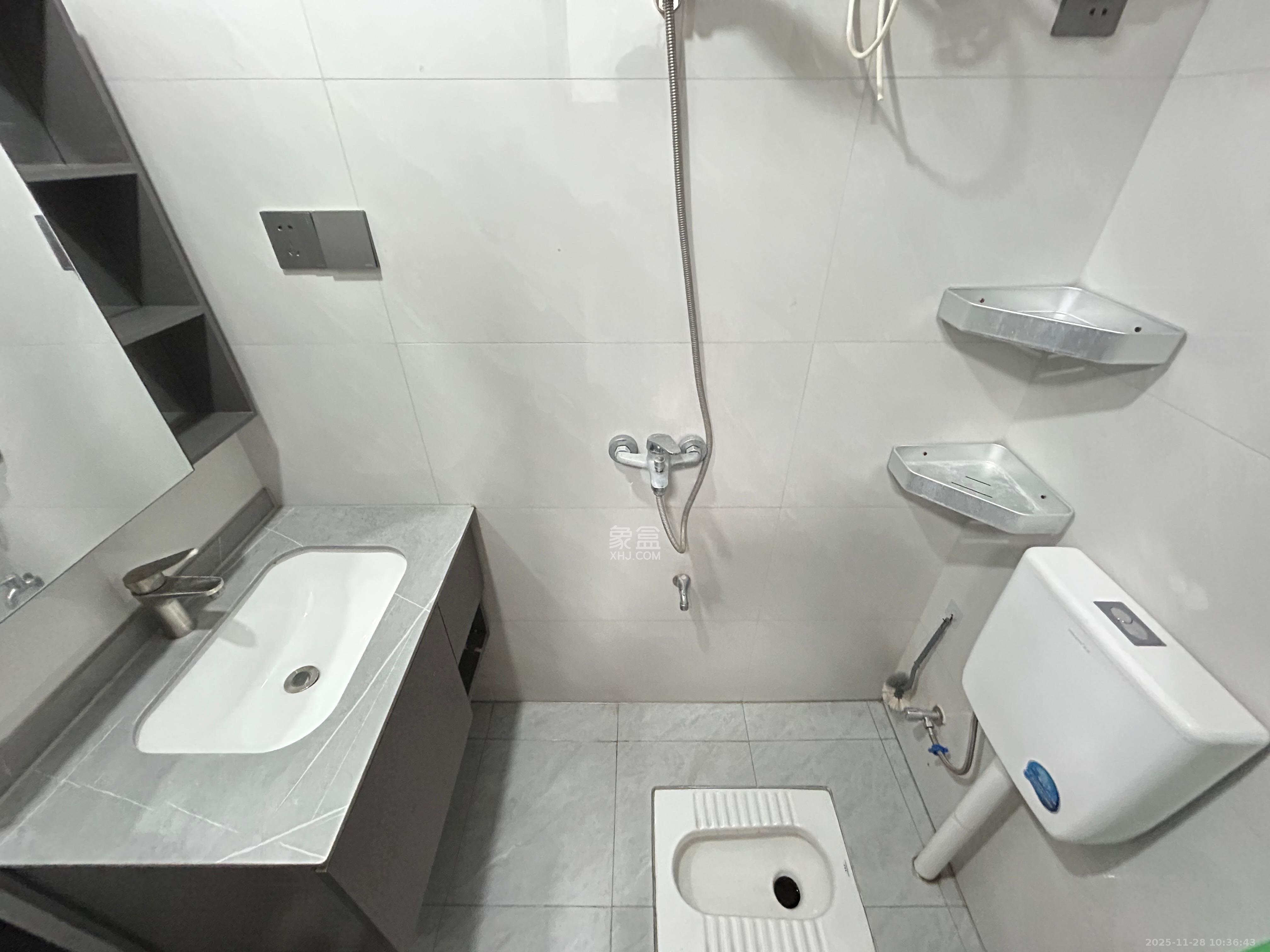 保利天禧EF区  1室1厅1卫    1500.0元/月室内图