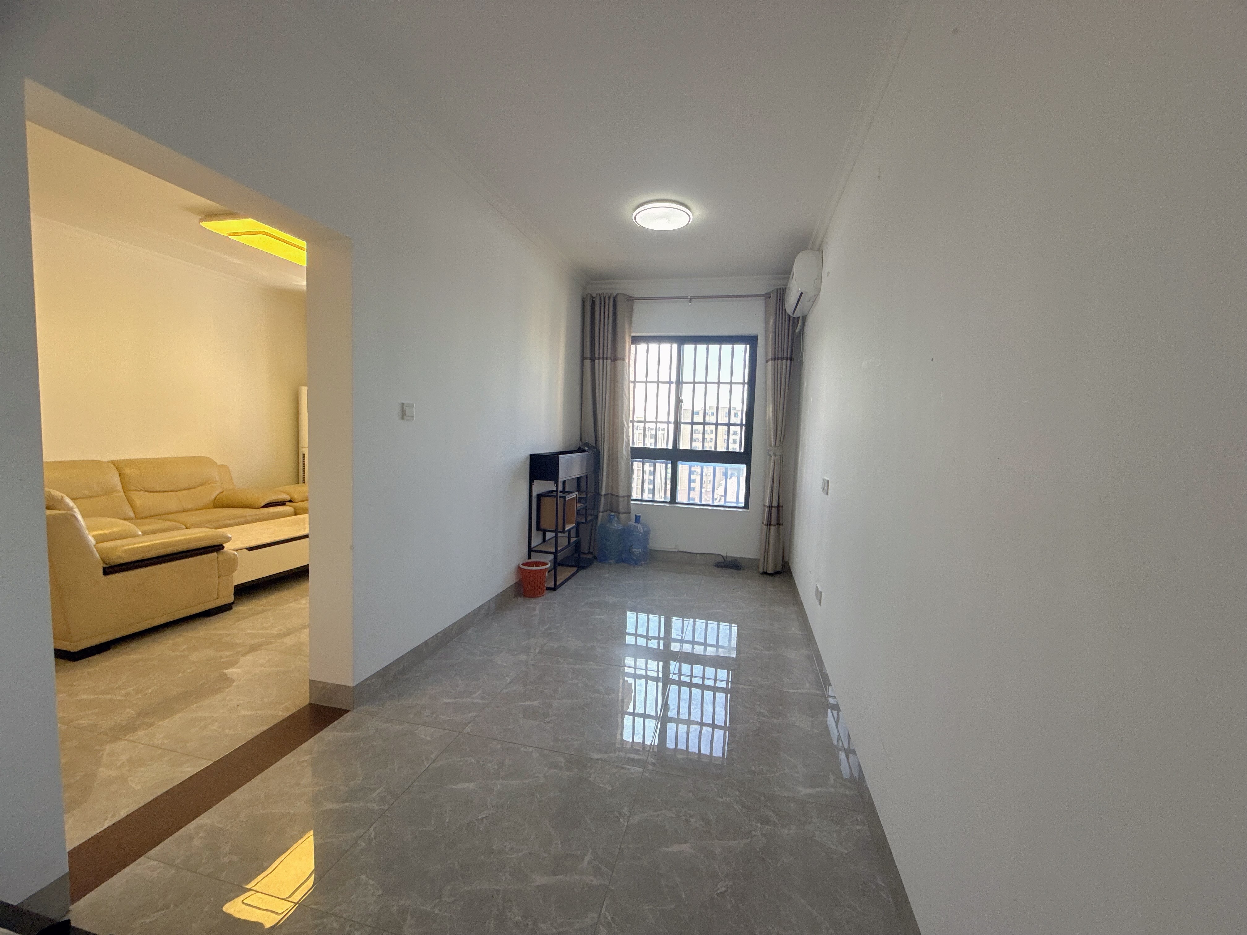 熙海蓝天  3室2厅1卫    2800.0元/月室内图