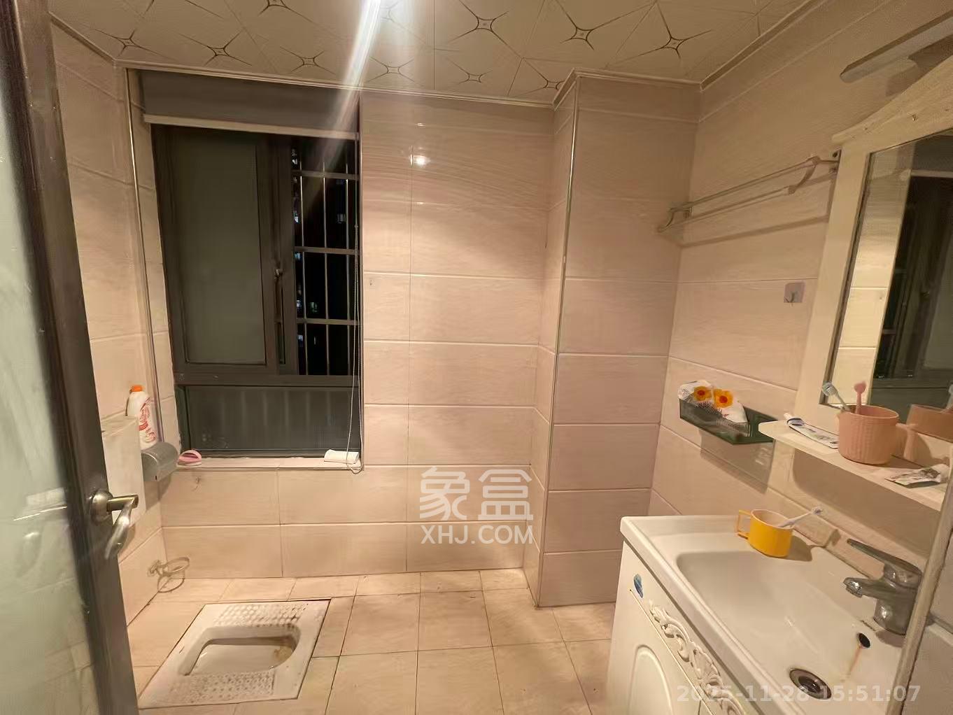 华润凤凰城二期  3室2厅2卫    2000.0元/月室内图