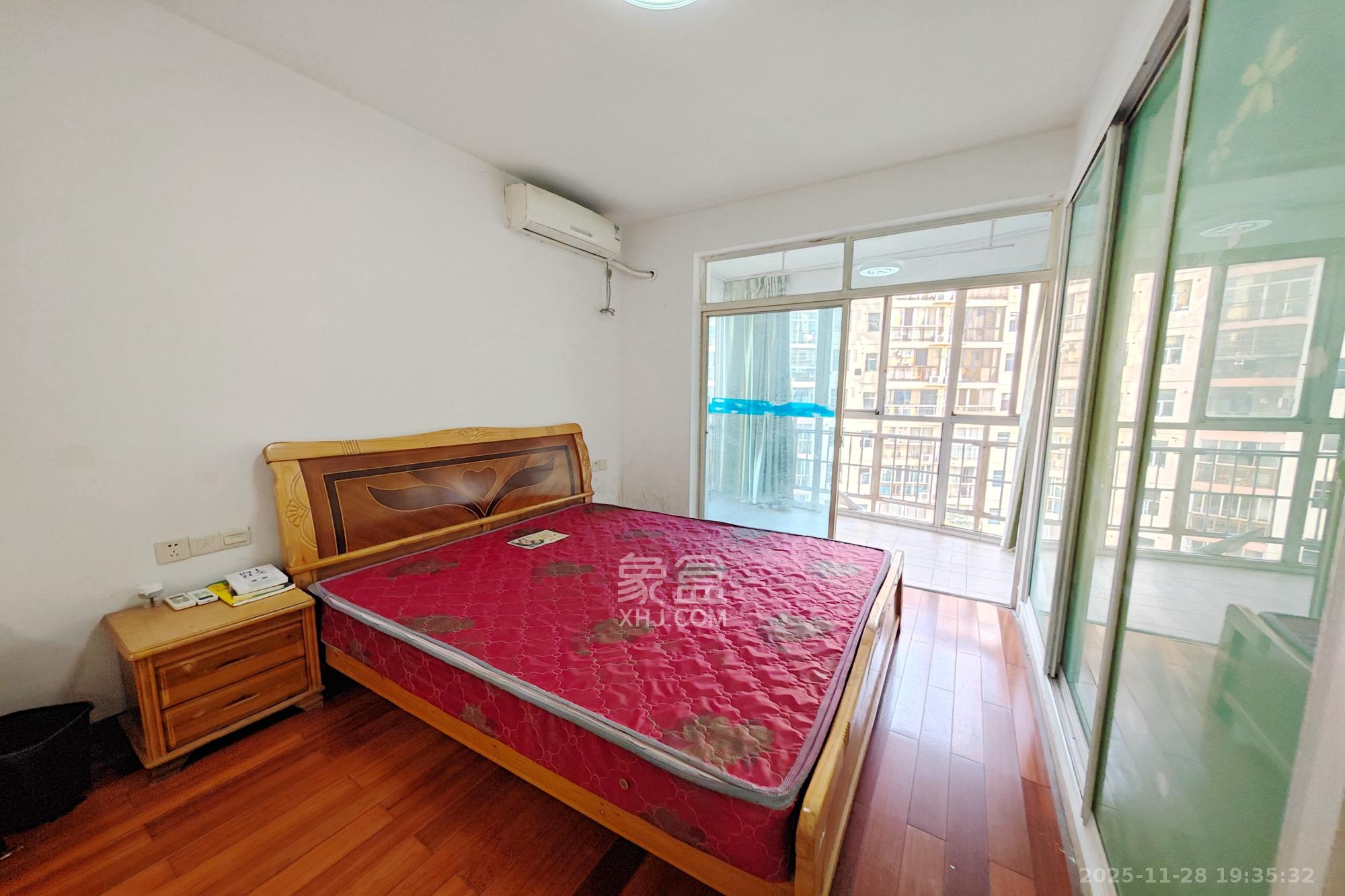 书香名邸  3室2厅2卫    98.0万卧室