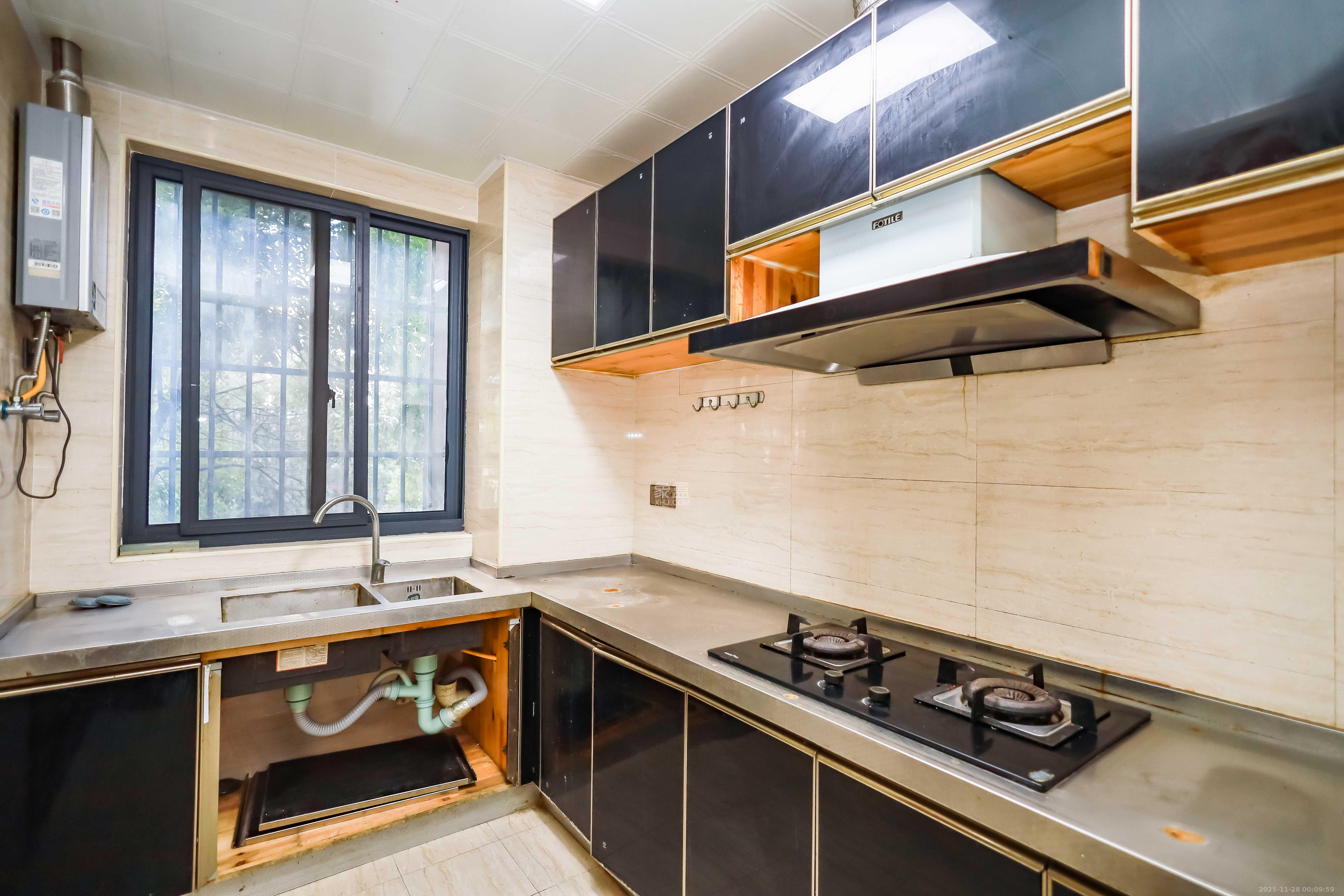 天麓尚层  5室2厅2卫    86.0万厨房