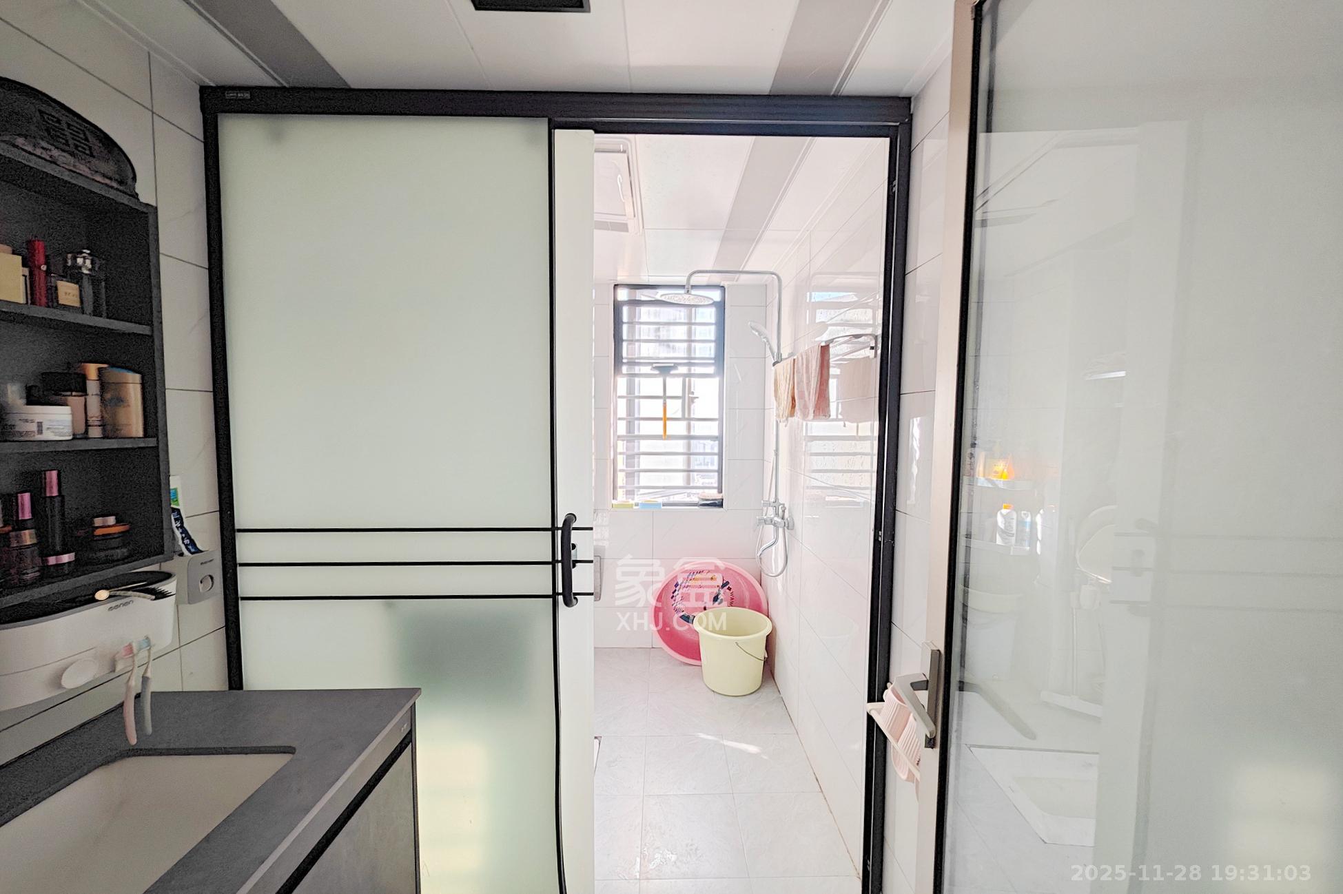 新城新世界四期柏樾  4室2厅2卫    163.8万其他