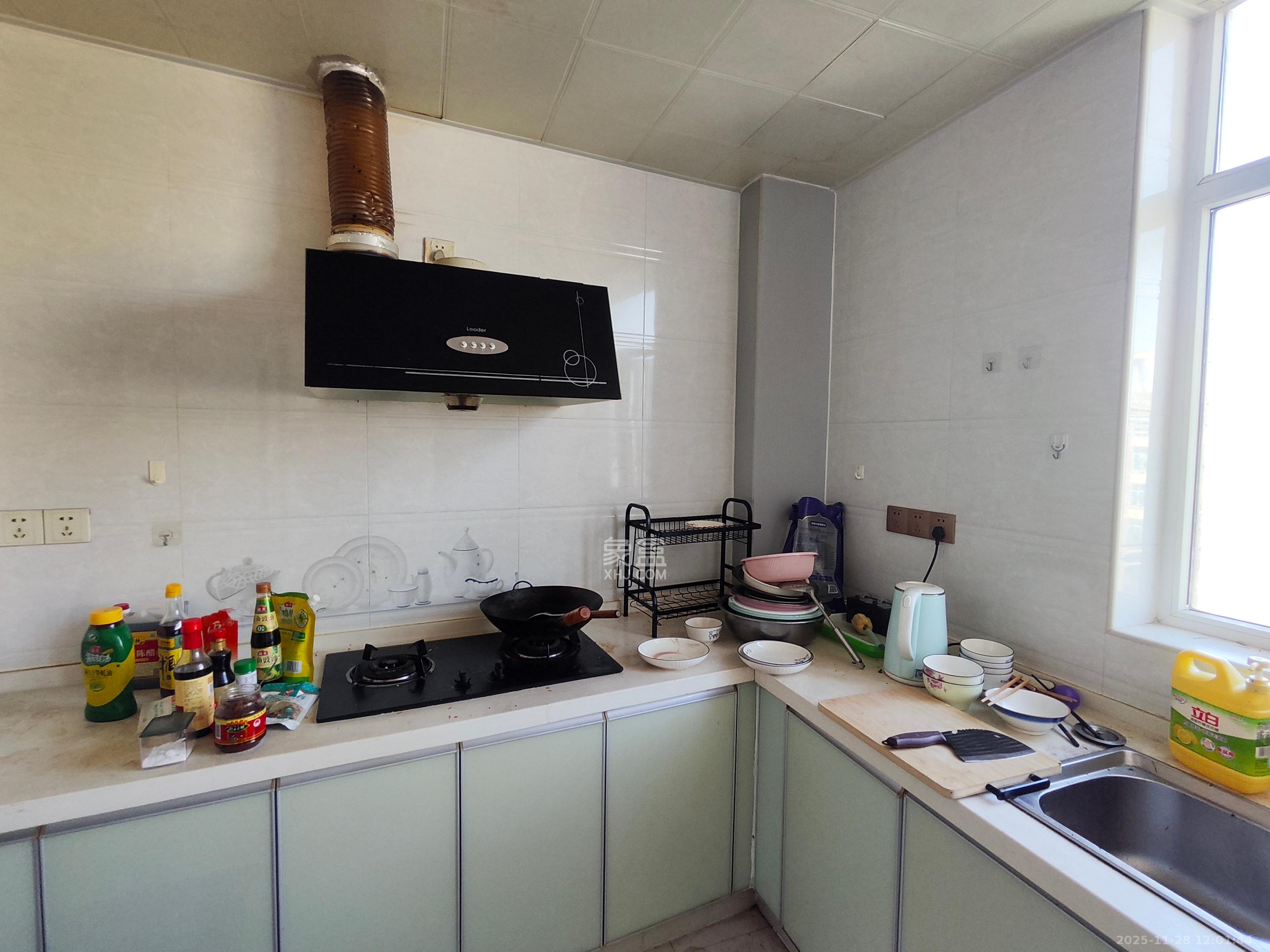 泊爱蓝湾  2室1厅1卫    2200.0元/月室内图