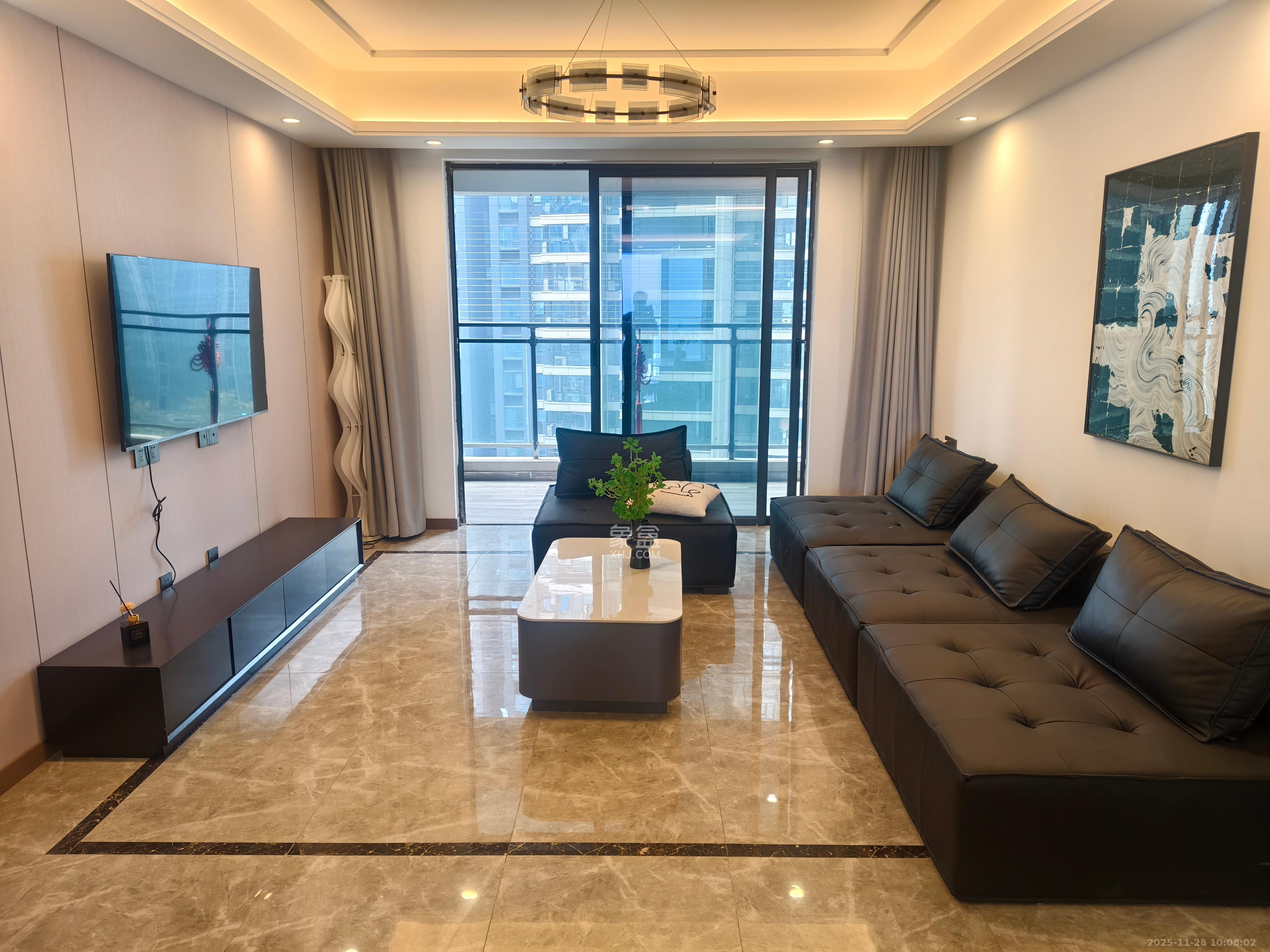 绿地V岛  4室2厅2卫    4300.0元/月