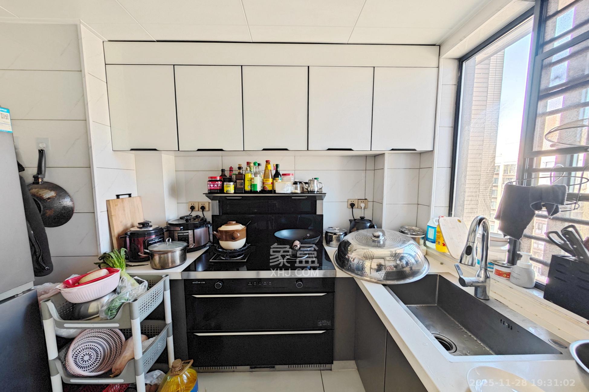 新城新世界四期柏樾  4室2厅2卫    163.8万厨房