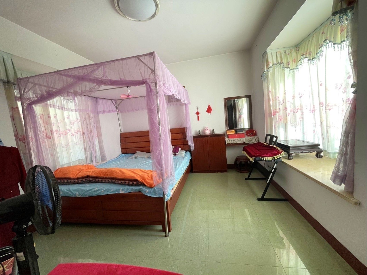 展兴高新花园  3室2厅2卫    145.0万客厅