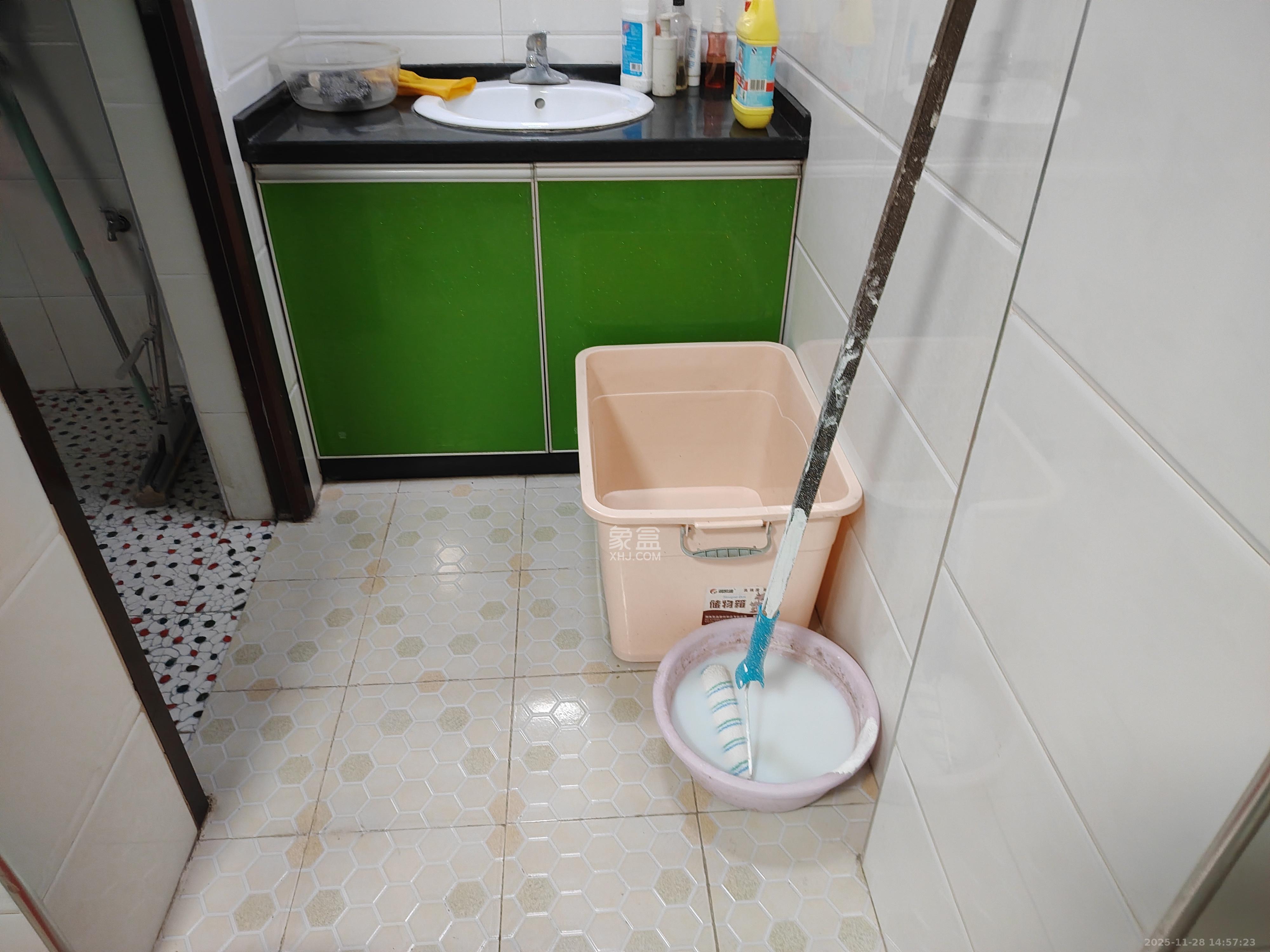 岳华嘉园  3室2厅2卫    2000.0元/月室内图