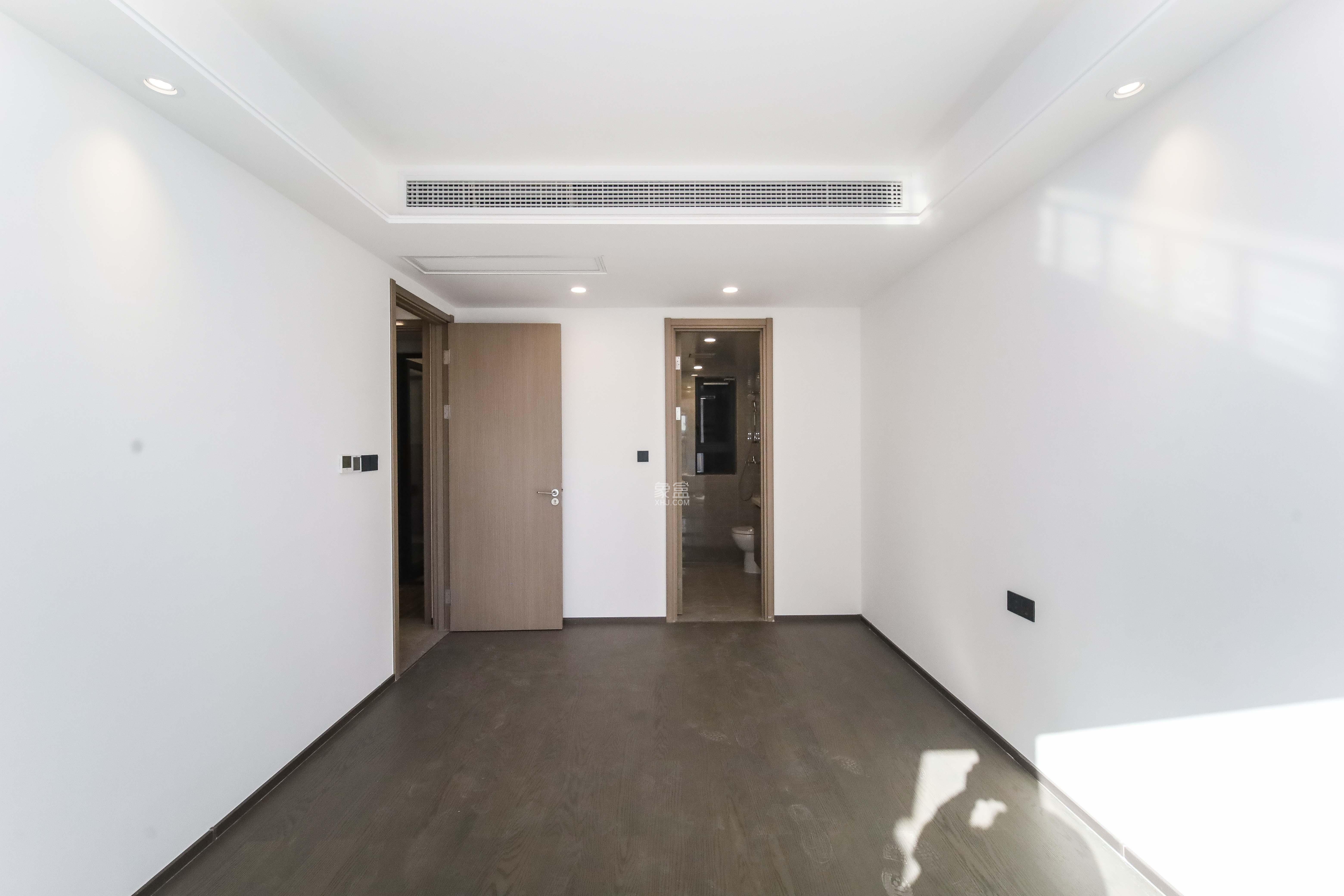 德奥上河城章 3室2厅2卫 150.0万 德奥上河城章 3室2厅2卫 150.0万卧室