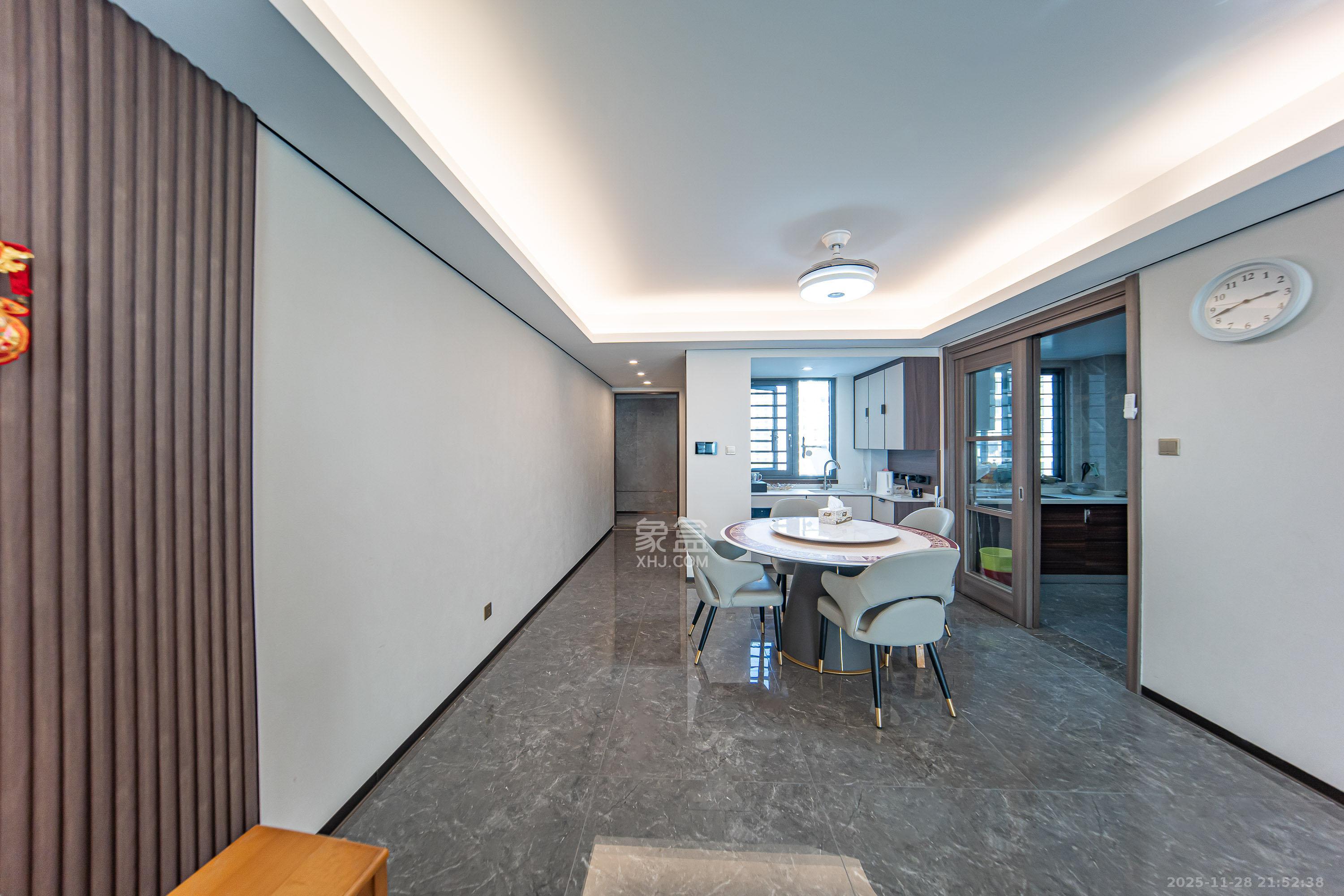 中海阅麓山一期  4室2厅2卫    228.0万客厅