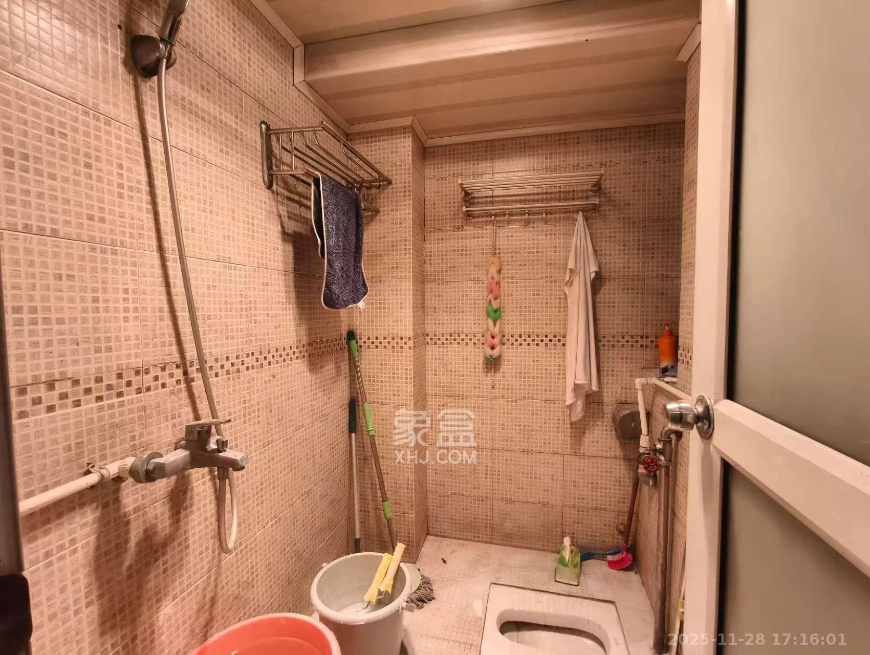 新世纪家园  3室2厅2卫    2500.0元/月室内图