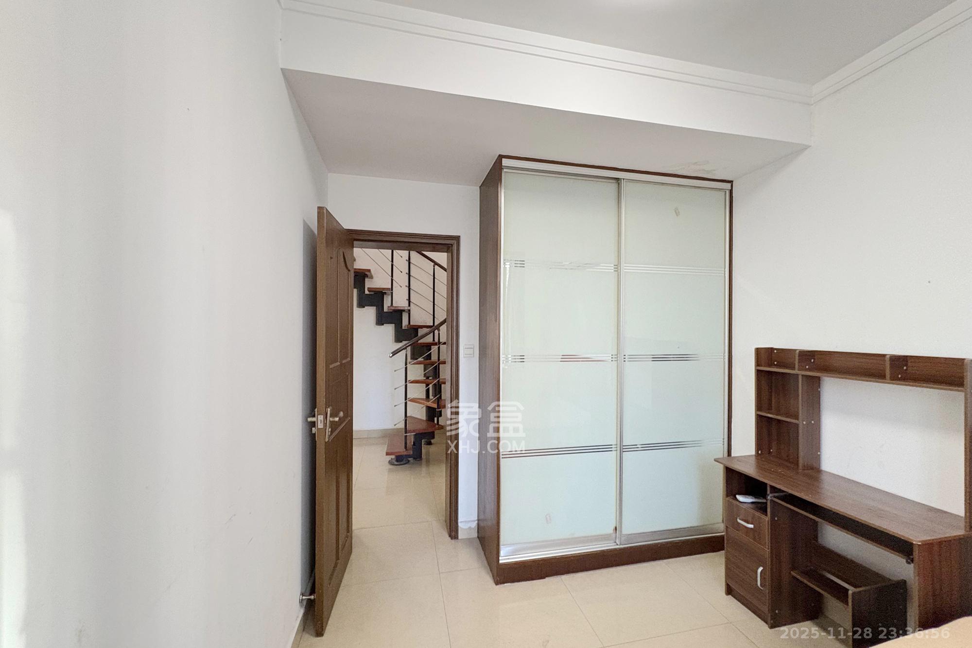 东南明苑  3室0厅0卫    128.0万其他