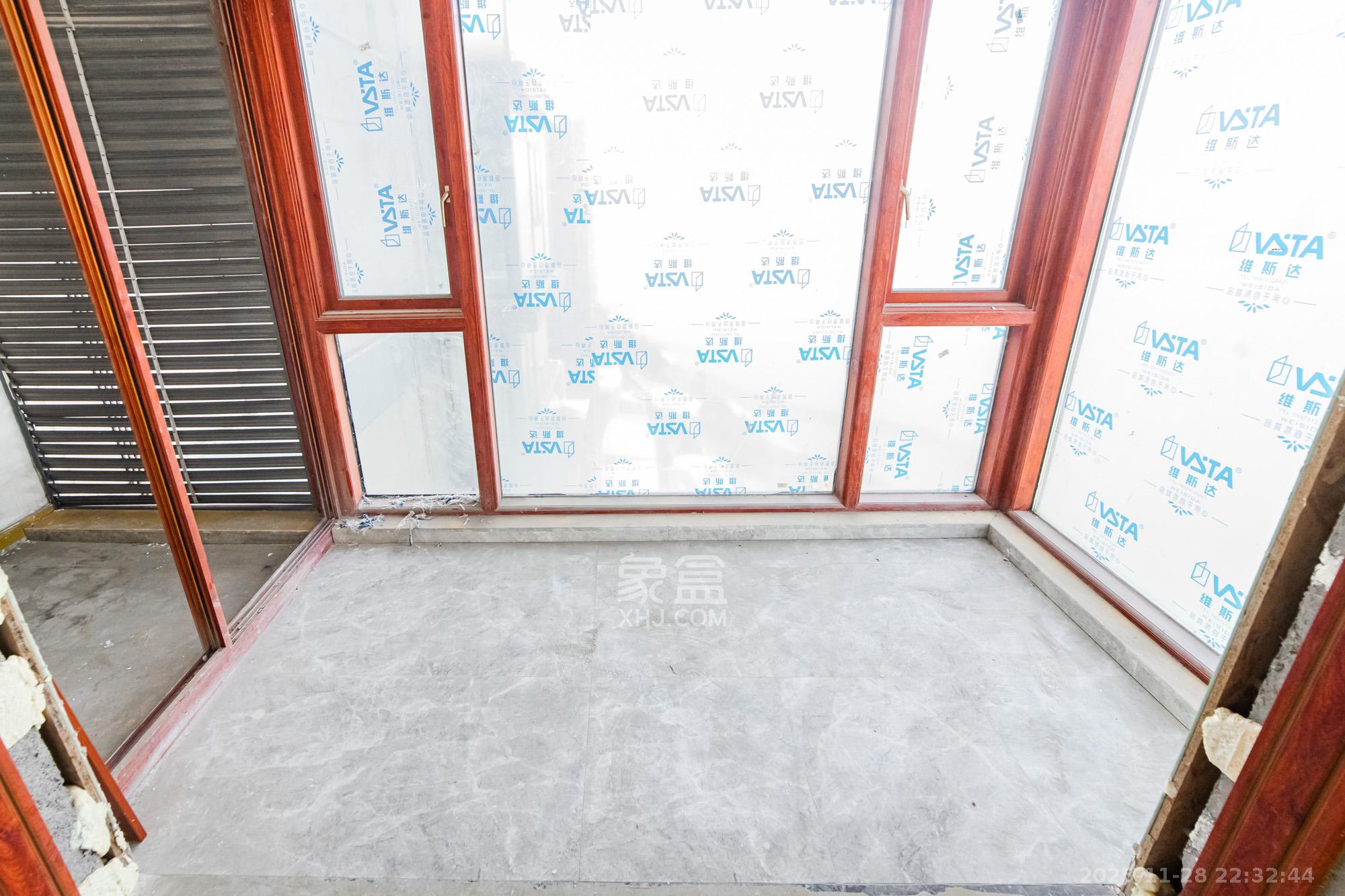 北辰定江洋 4室2厅2卫 648.0万 北辰定江洋 4室2厅2卫 648.0万阳台