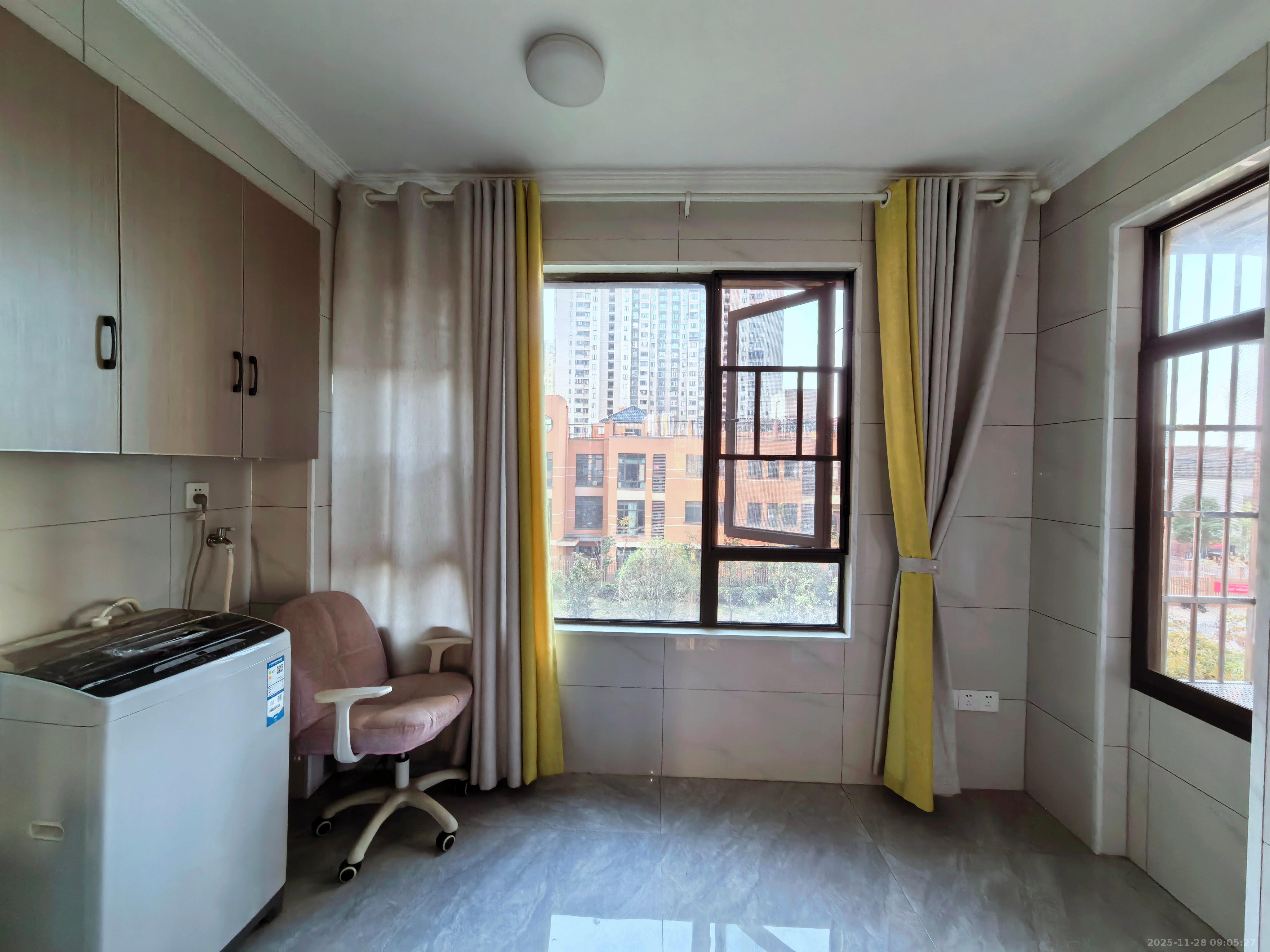 东合新苑  2室2厅1卫    2000.0元/月室内图