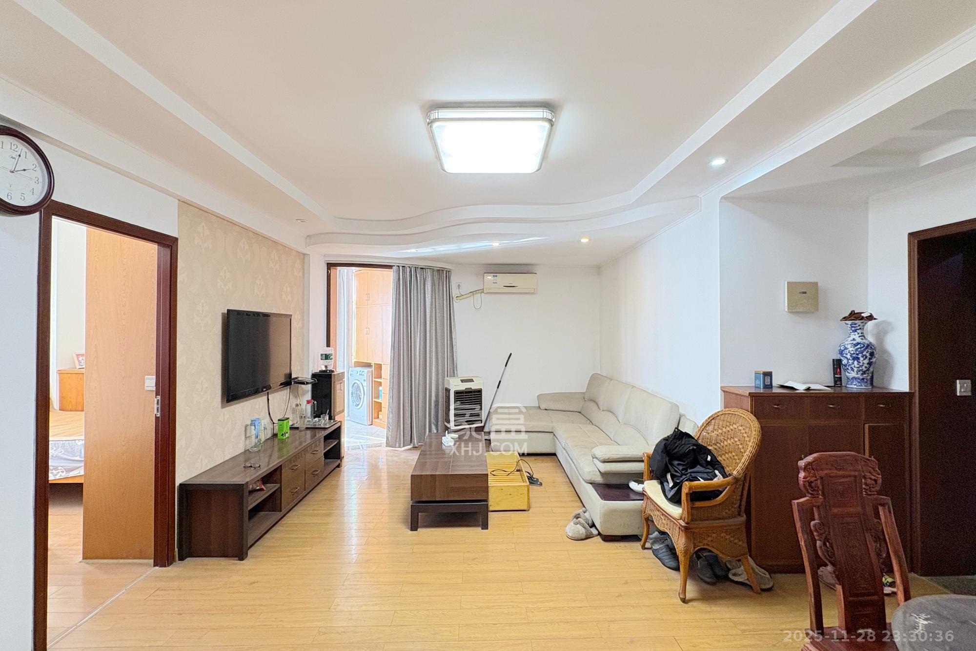 汇源大厦 2室1厅1卫 98.0万 汇源大厦 2室1厅1卫 98.0万客厅