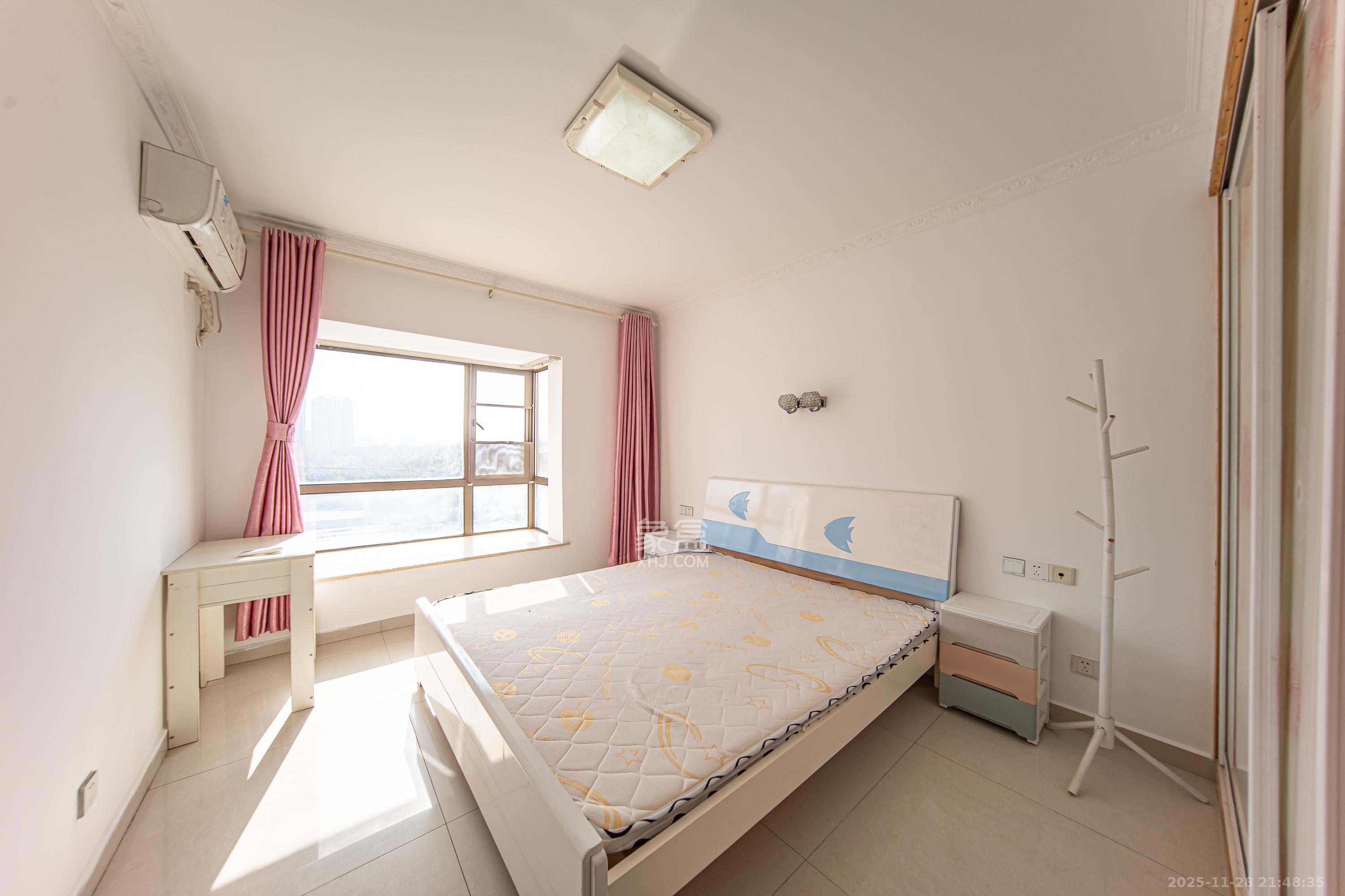 卓越麓山别墅(麓山峰境产权麓山花苑) 3室2厅1卫 48.0万 卓越麓山别墅(麓山峰境产权麓山花苑) 3室2厅1卫 48.0万卧室