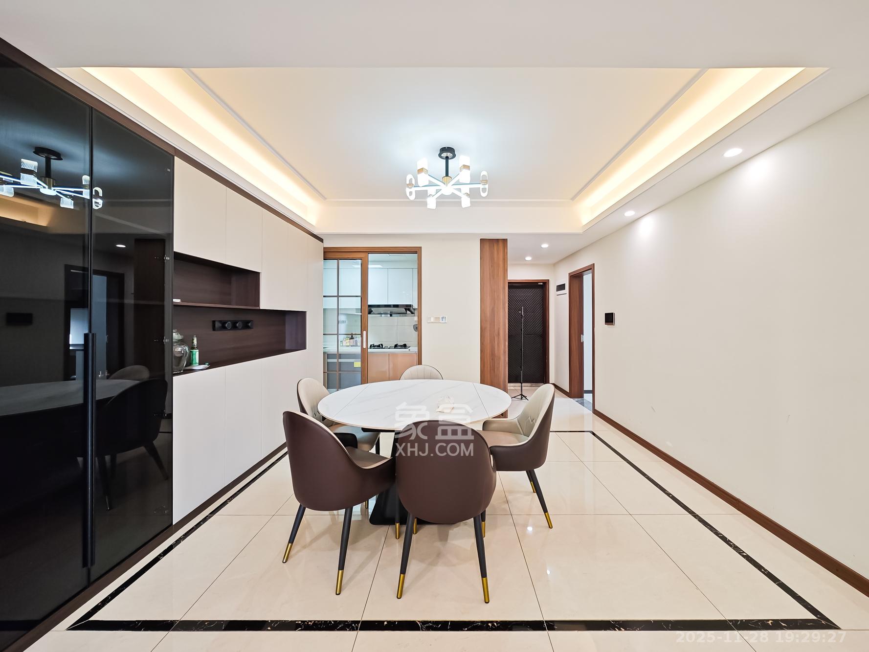 中欣楚天御府E区 4室2厅2卫 218.0万 中欣楚天御府E区 4室2厅2卫 218.0万客厅