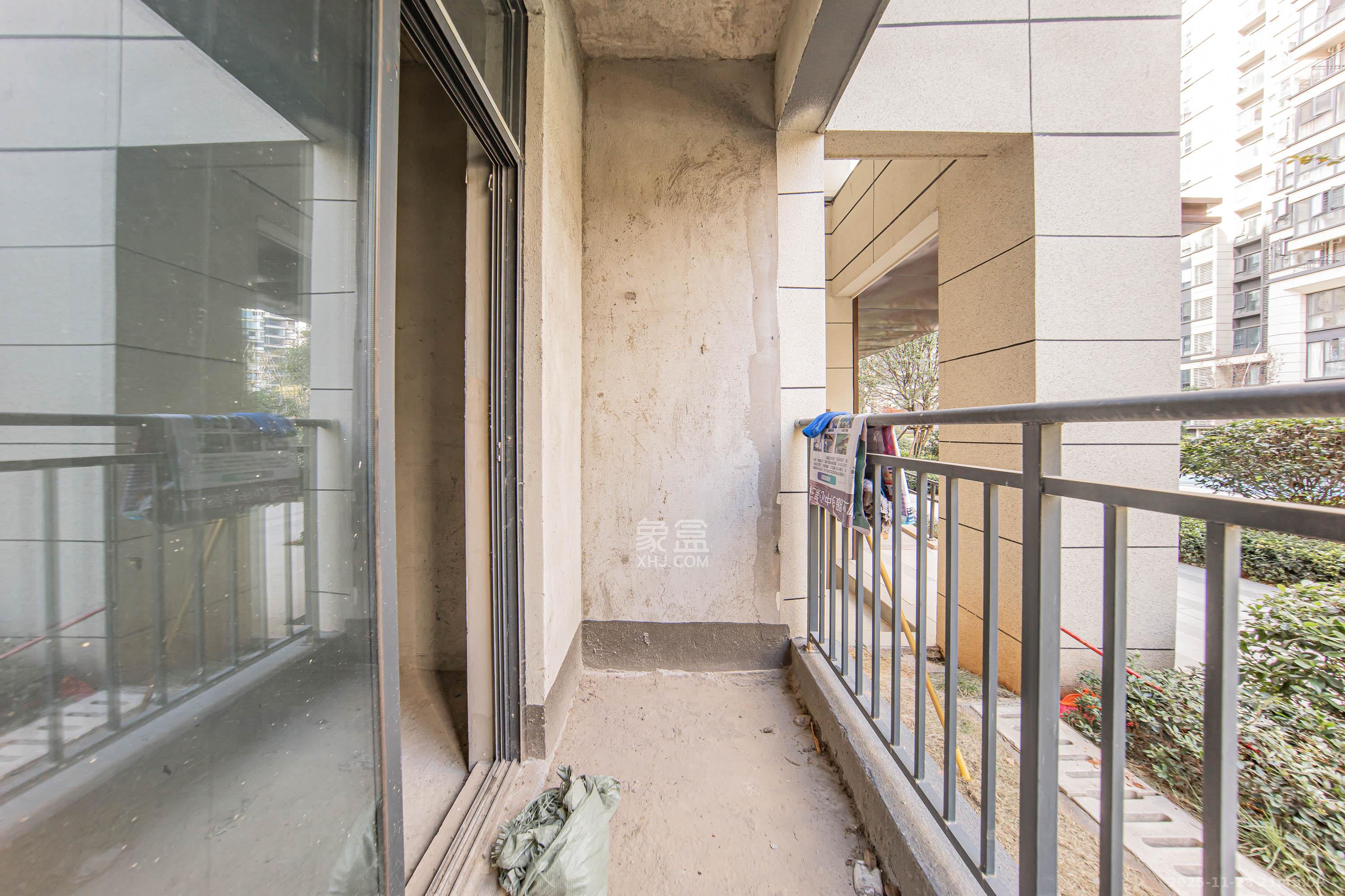 汉唐翰林府  4室2厅2卫    118.0万阳台