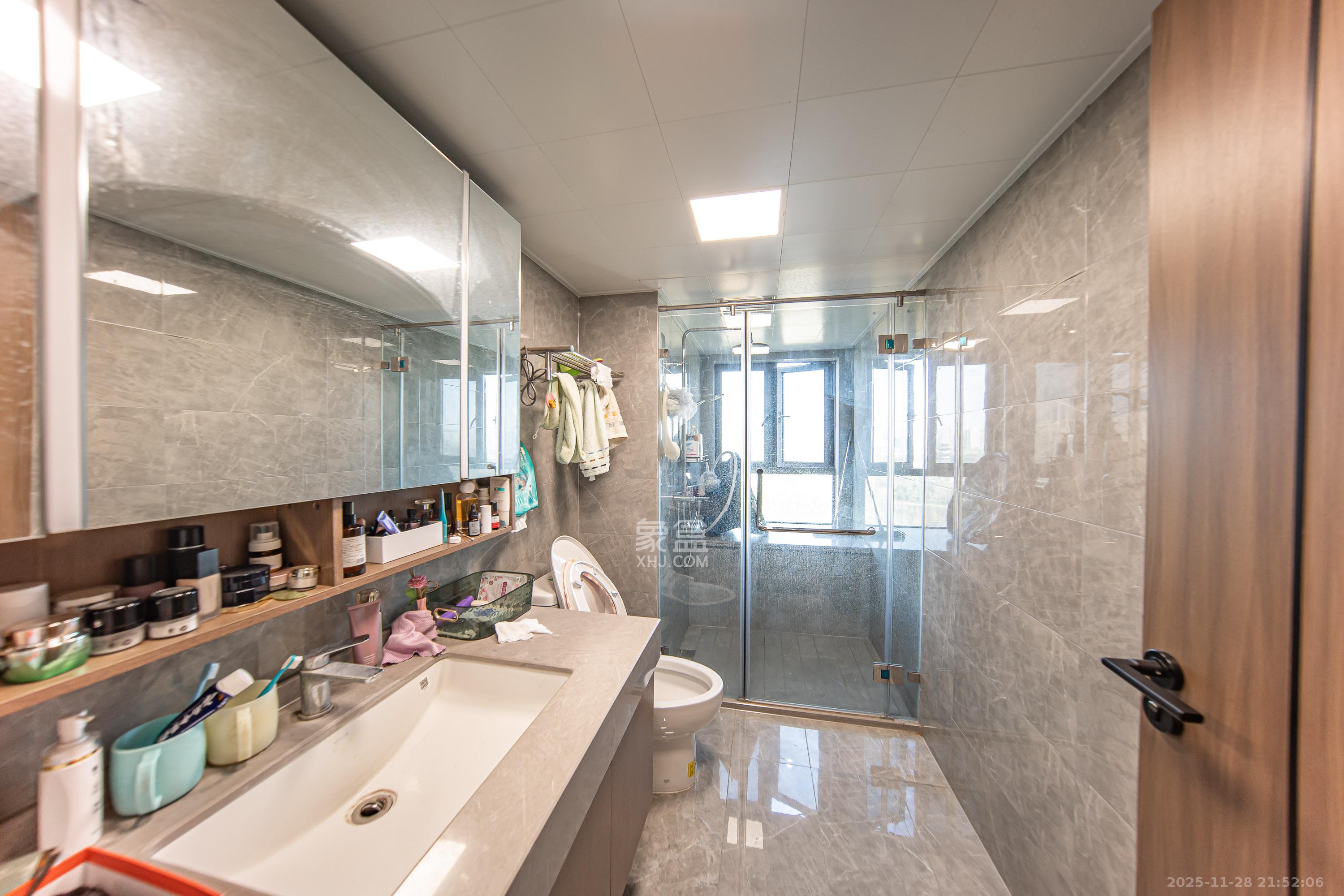 卓越洋湖晴翠 4室2厅2卫 240.0万 卓越洋湖晴翠 4室2厅2卫 240.0万卫生间