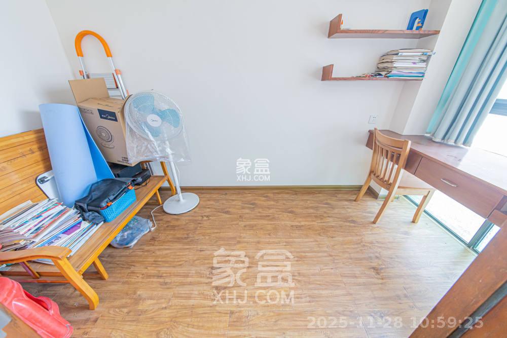 钱隆学府一、二期 3室2厅1卫 2300.0元/月 钱隆学府一、二期 3室2厅1卫 2300.0元/月室内图