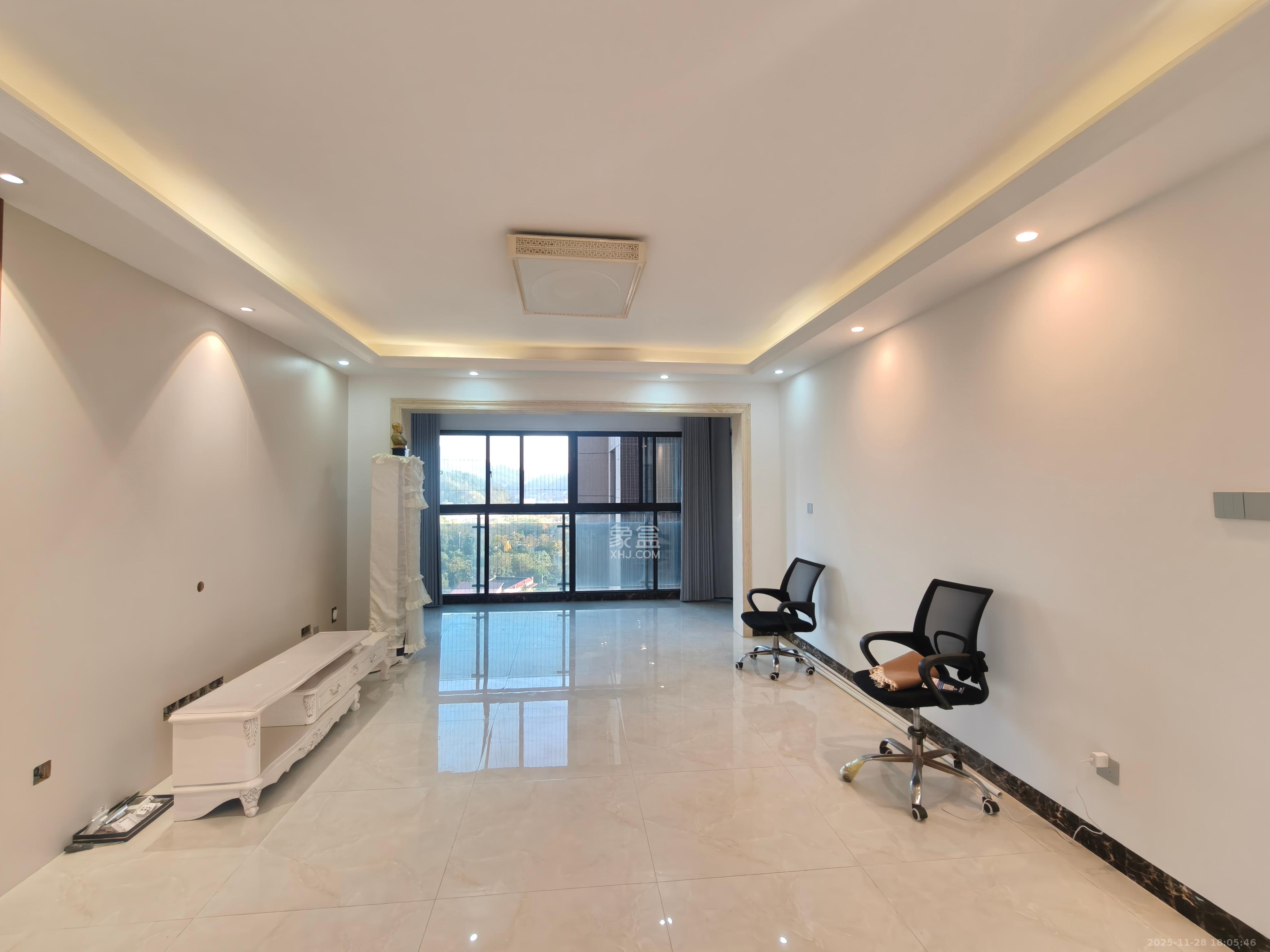 达美D6区  4室2厅1卫    3600.0元/月