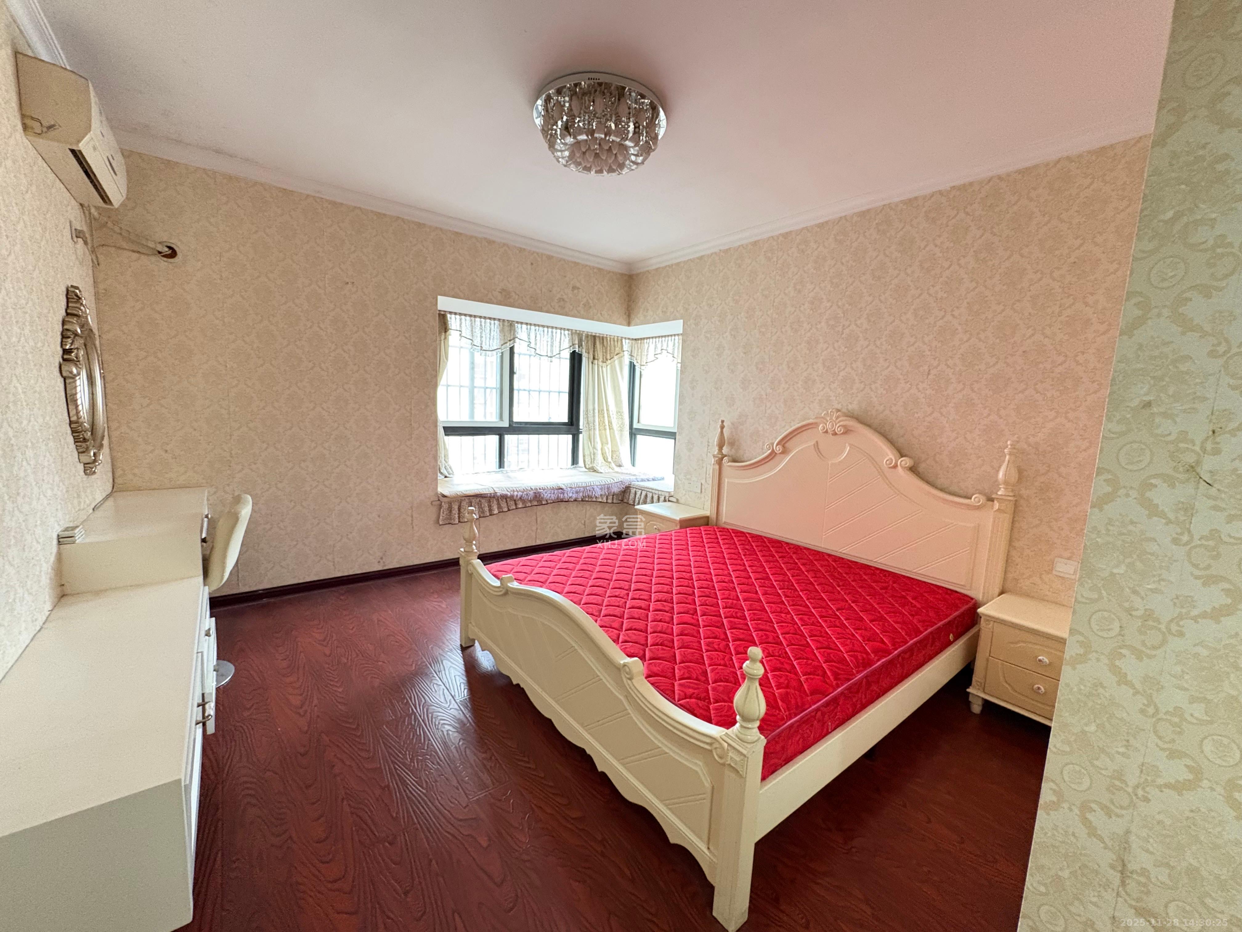 尚都花园城  4室2厅2卫    2600.0元/月室内图