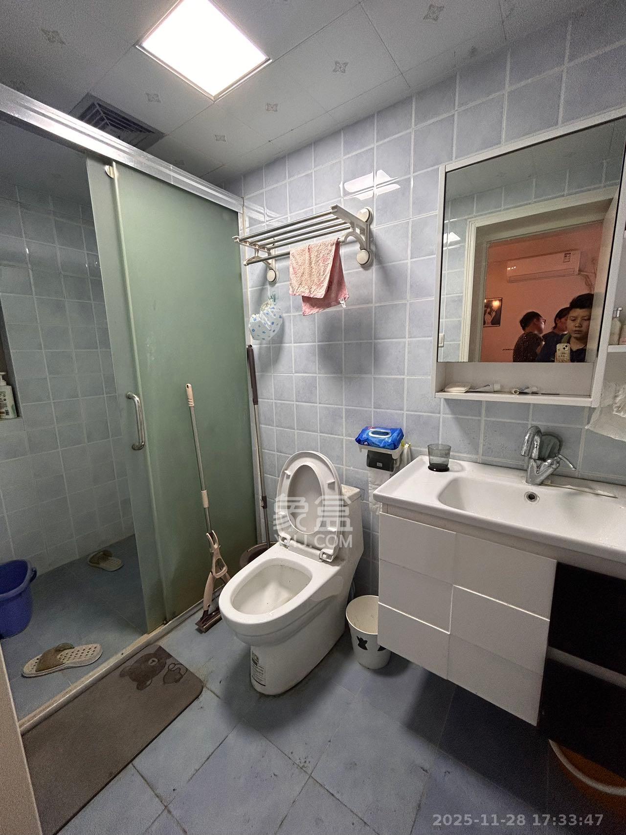 怡海星城  1室1厅1卫    1300.0元/月室内图