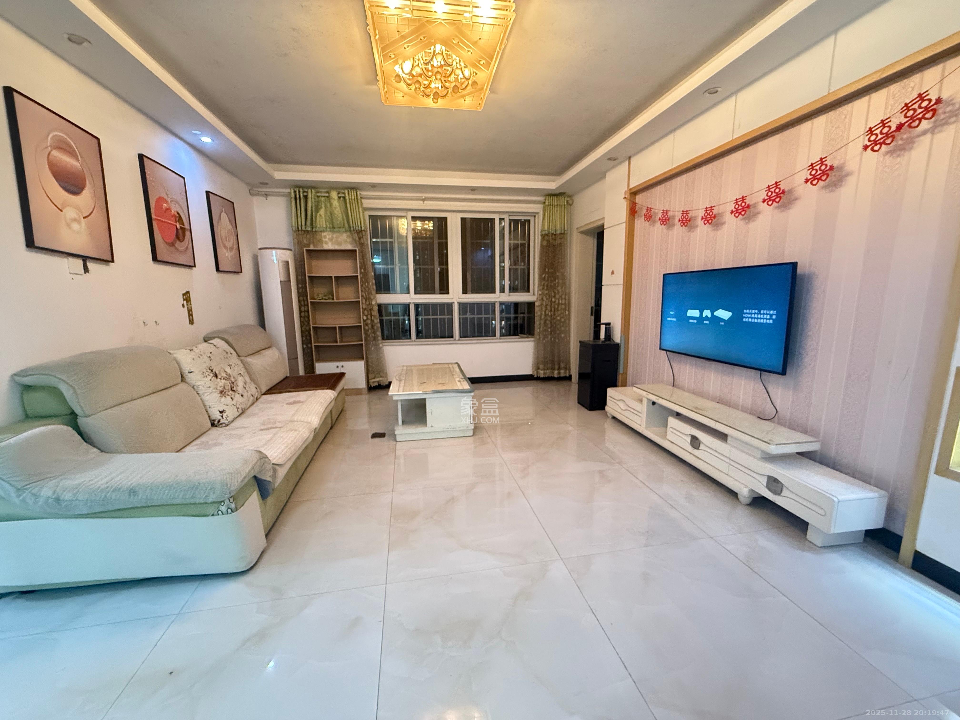 东方航标  3室2厅2卫    2200.0元/月