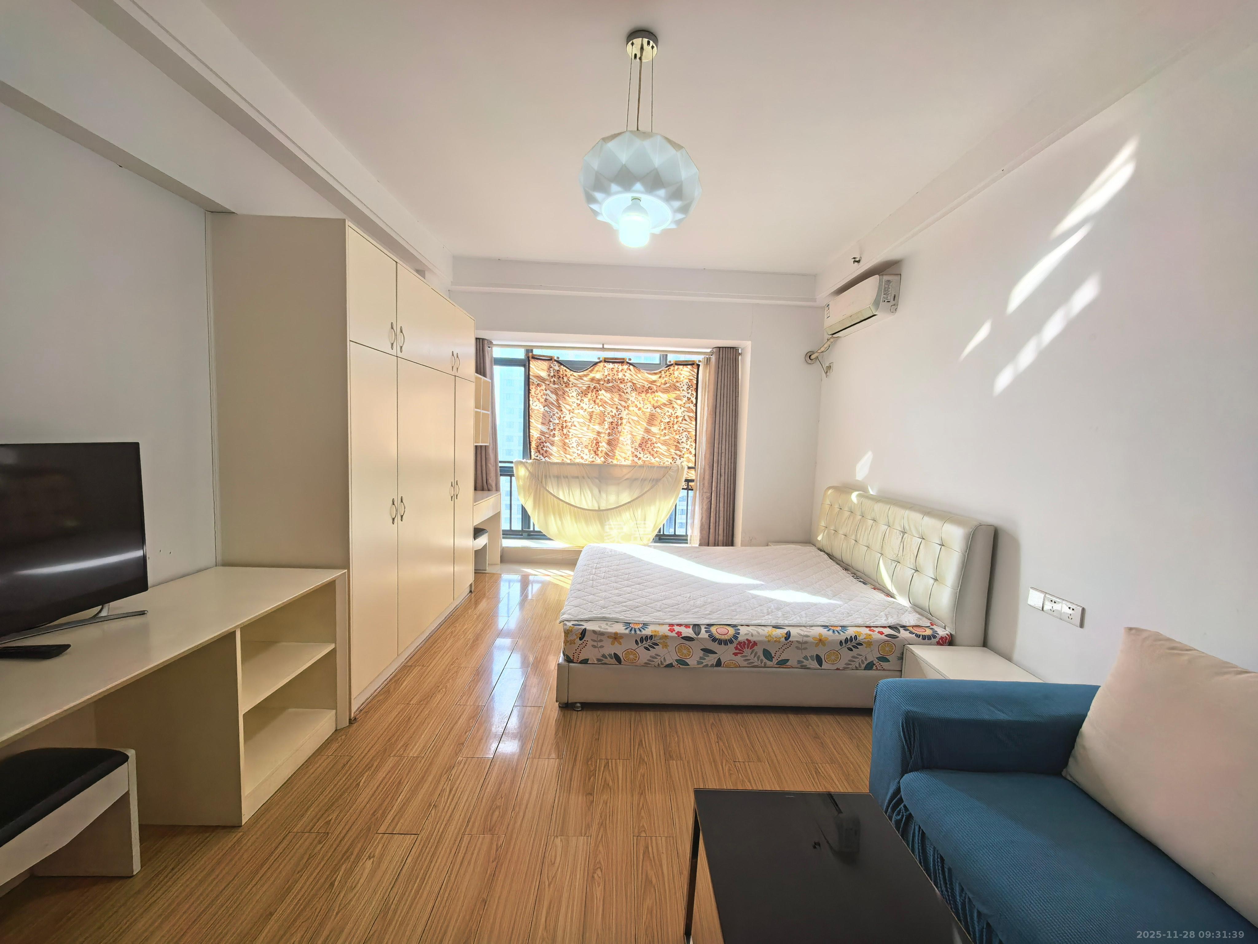 方略城市广场  1室1厅1卫    1400.0元/月