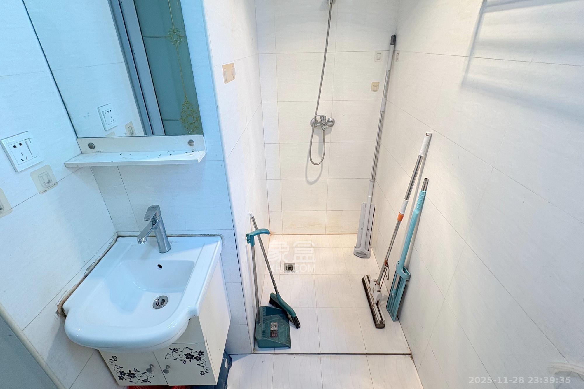 铂宫  2室1厅1卫    110.0万卫生间