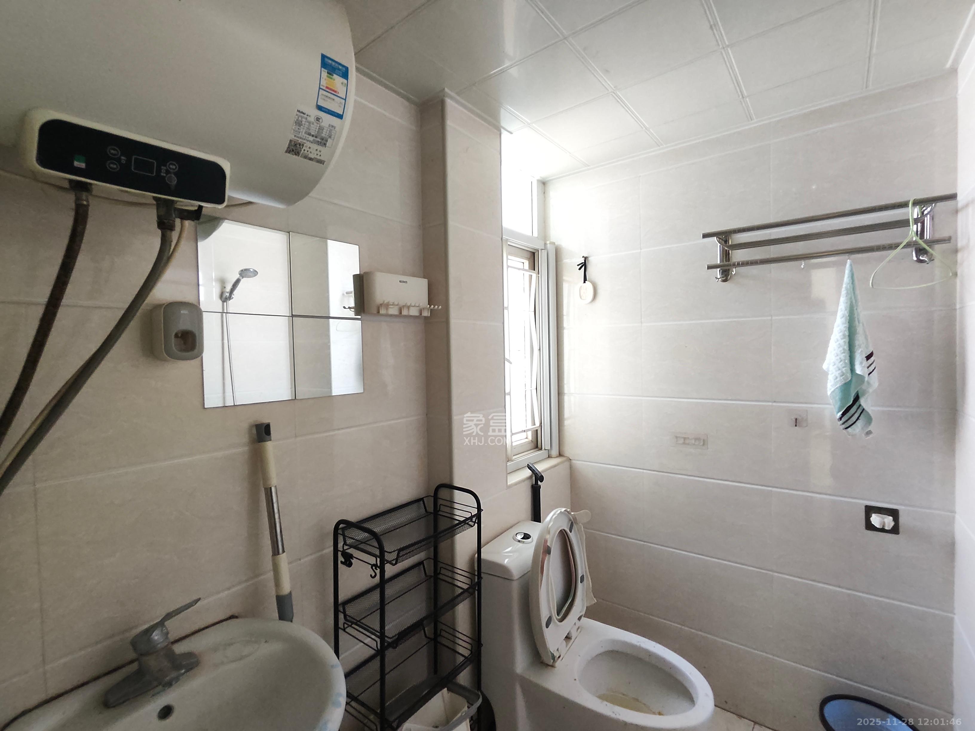 泊爱蓝湾  2室1厅1卫    2200.0元/月室内图