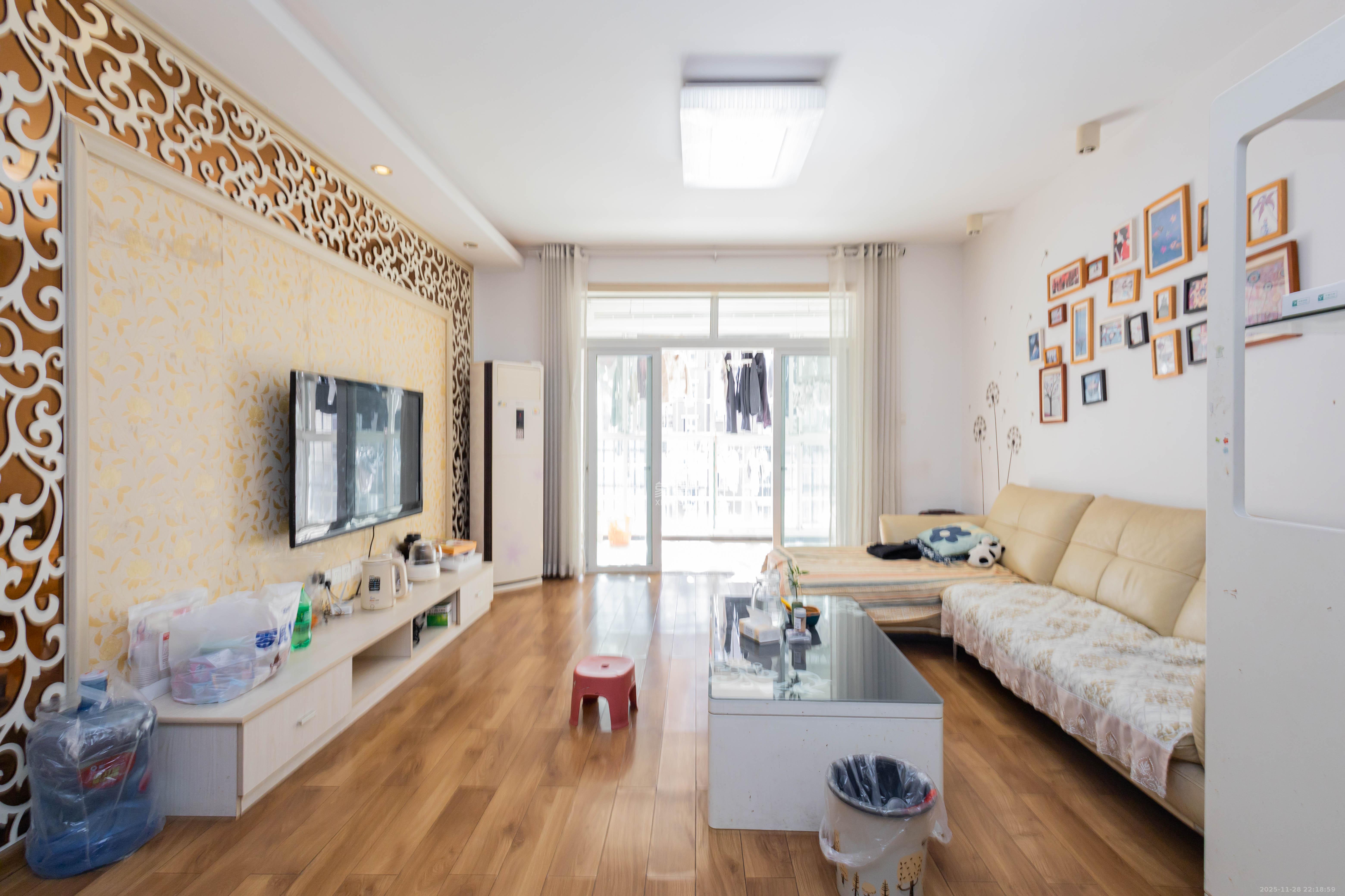 东业苹果社区 3室2厅2卫 62.0万 东业苹果社区 3室2厅2卫 62.0万客厅